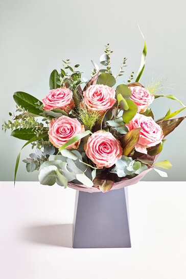 Pink Luxury Rose Fresh Flower Bouquet in Gift Bag