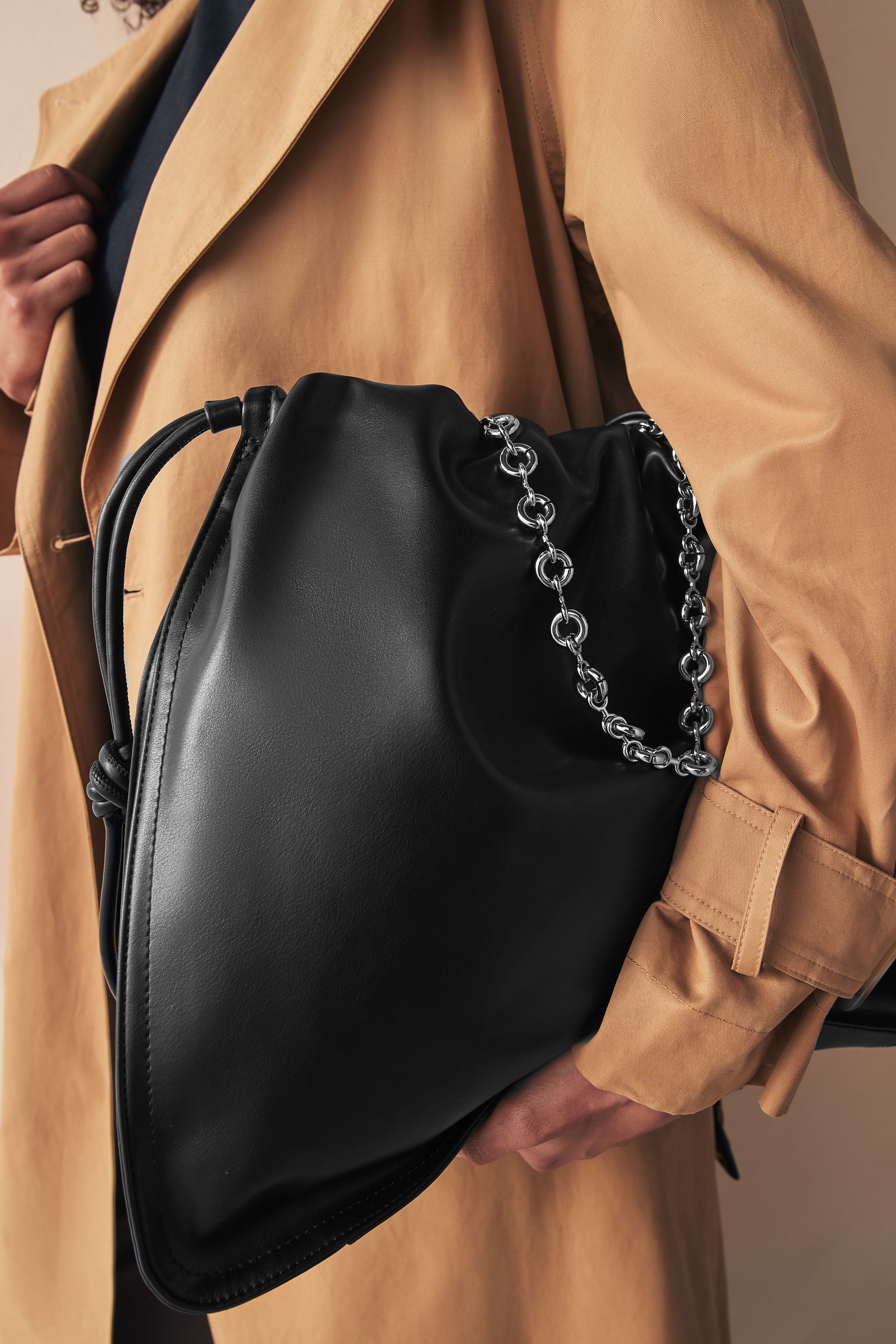 Black Chain Detailed Shoulder Bag