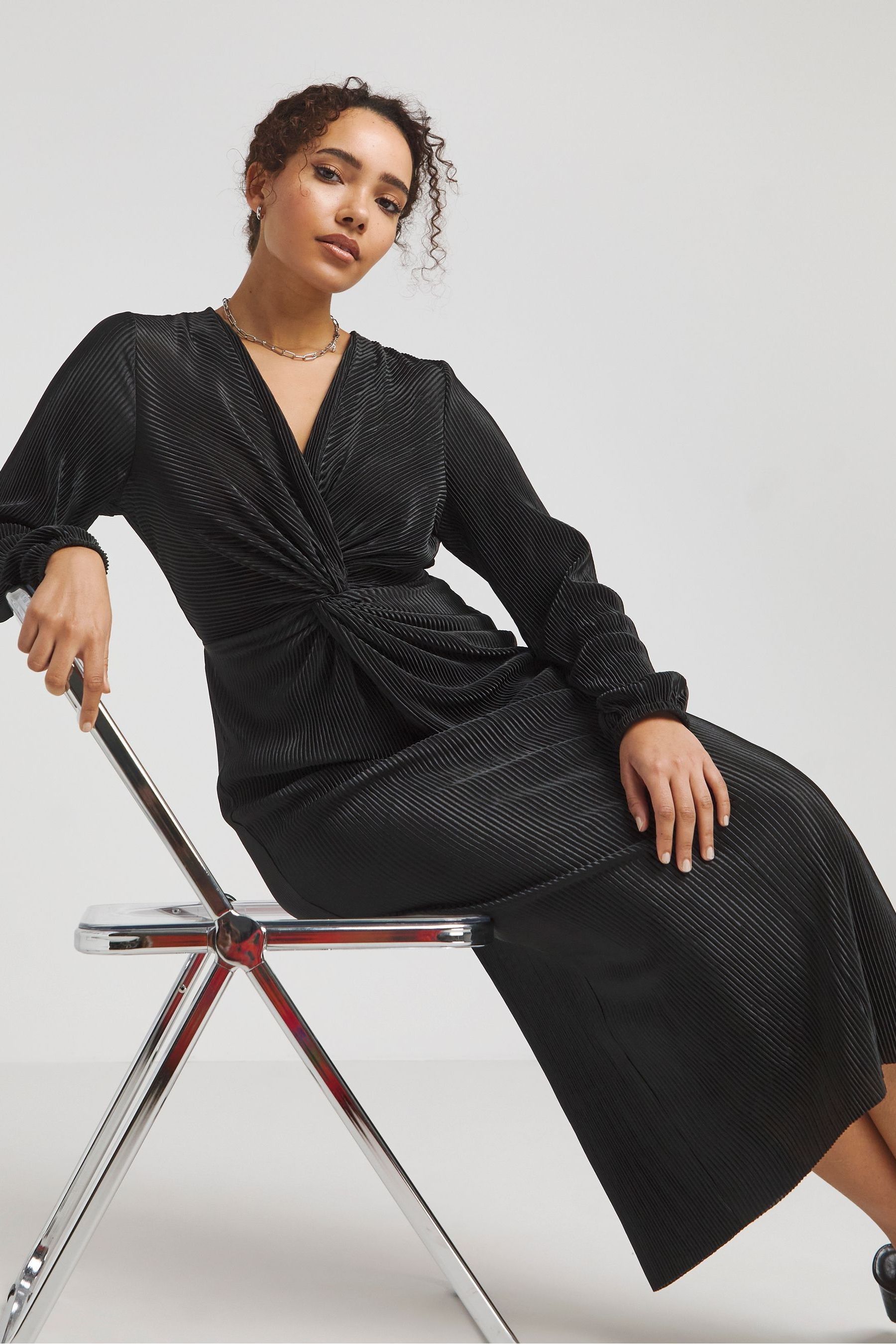 Black knot front dress shop