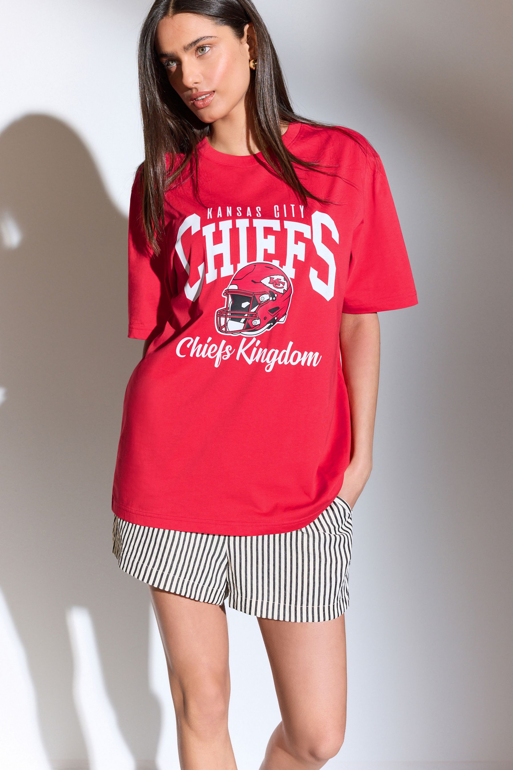Buy Kansas City Chiefs Relaxed Fit American License NFL 100 Cotton Graphic T Shirt from the Next UK online shop