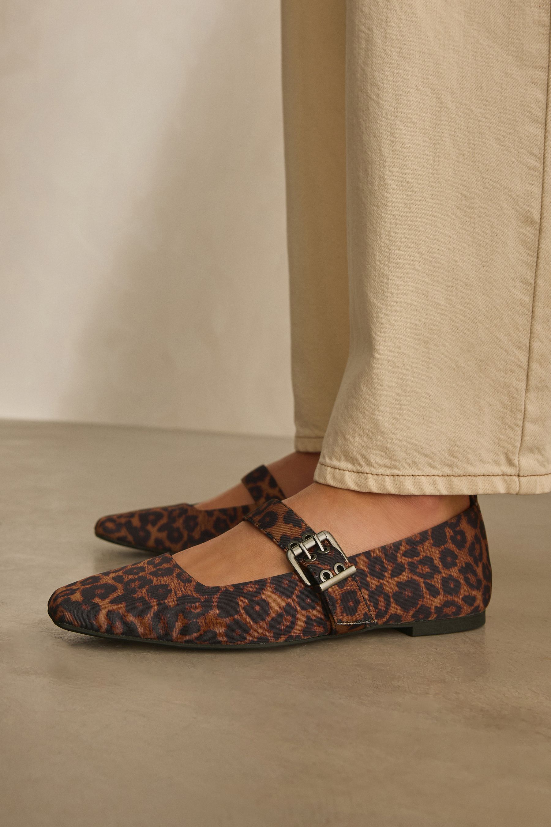 Comfortable leopard flats online