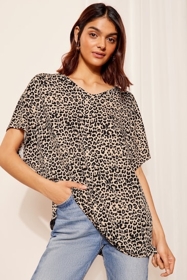Explore more styles you may like whilst we work on fixing this Neutal Petite Short Sleeve V Neck Tunic Top