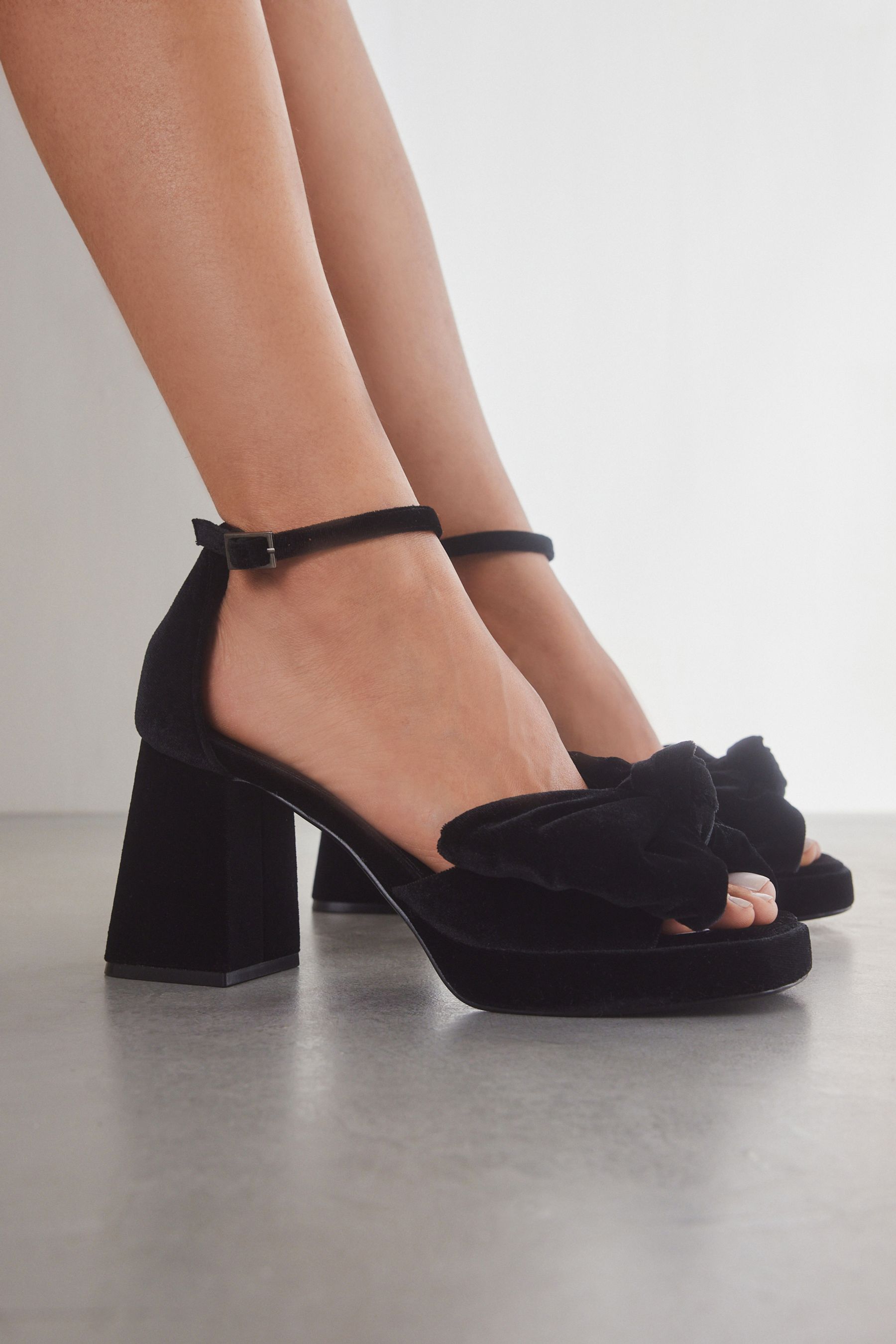 Bow sandals uk online