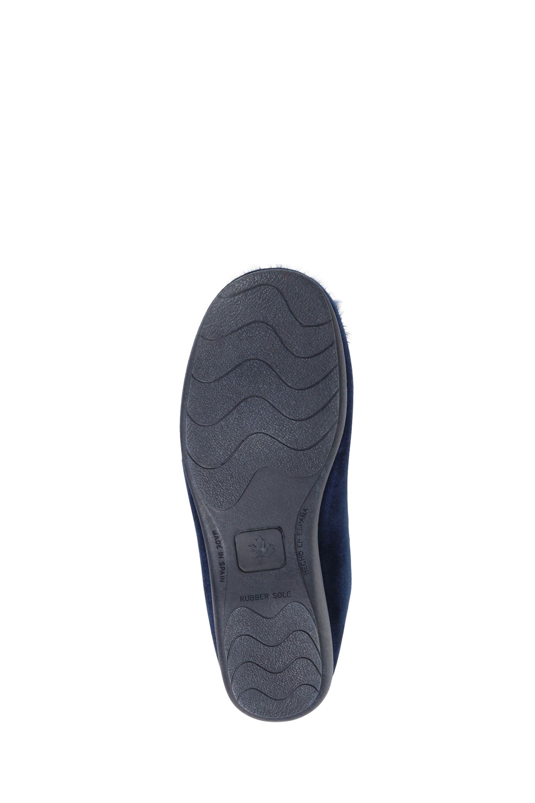 Old navy hotsell pom pom slippers