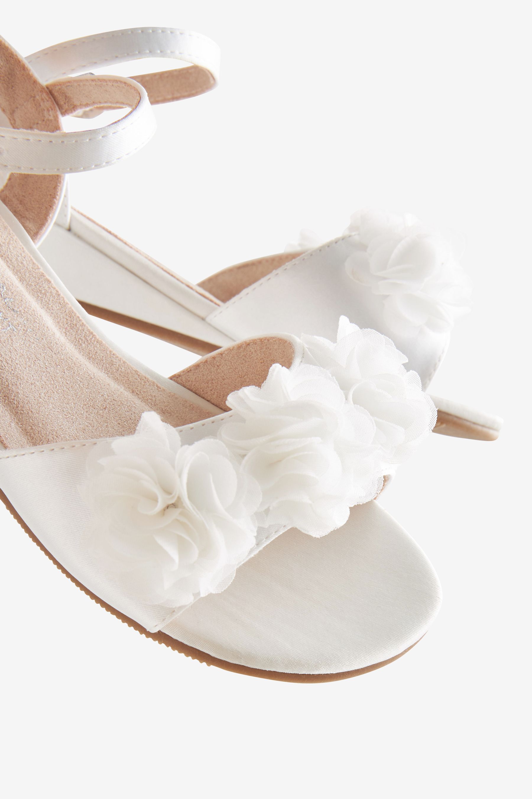 White flower cheap wedges
