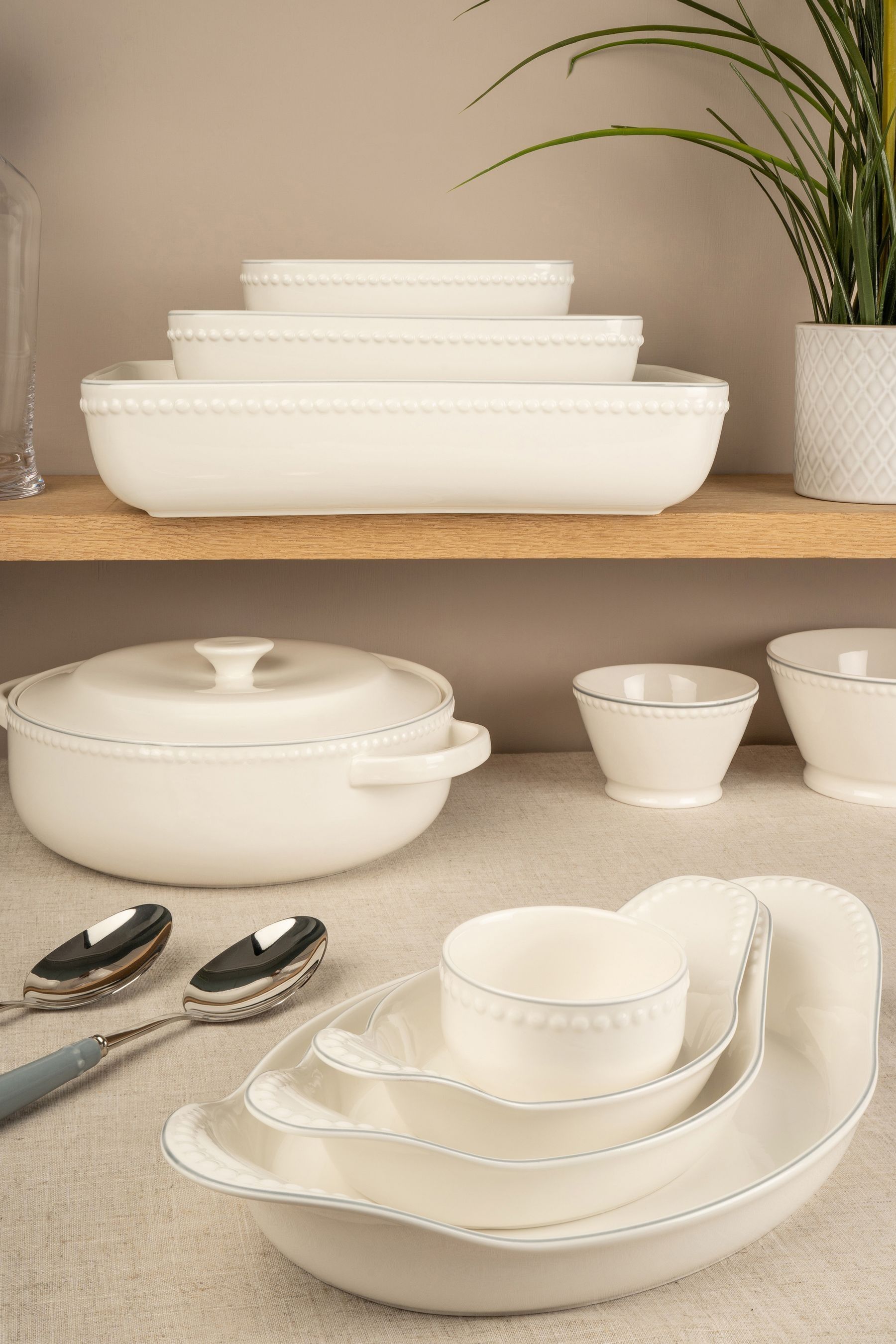 White serving plates cheap