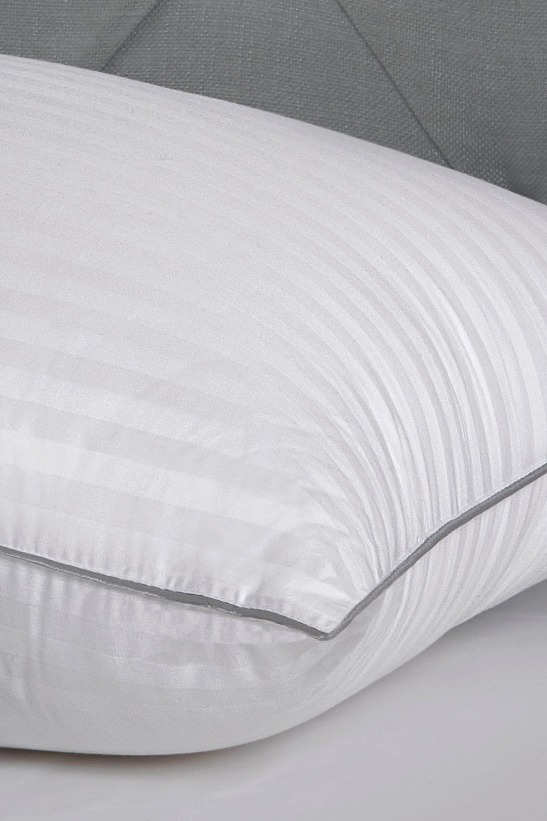 Hotel goose down pillows 2025