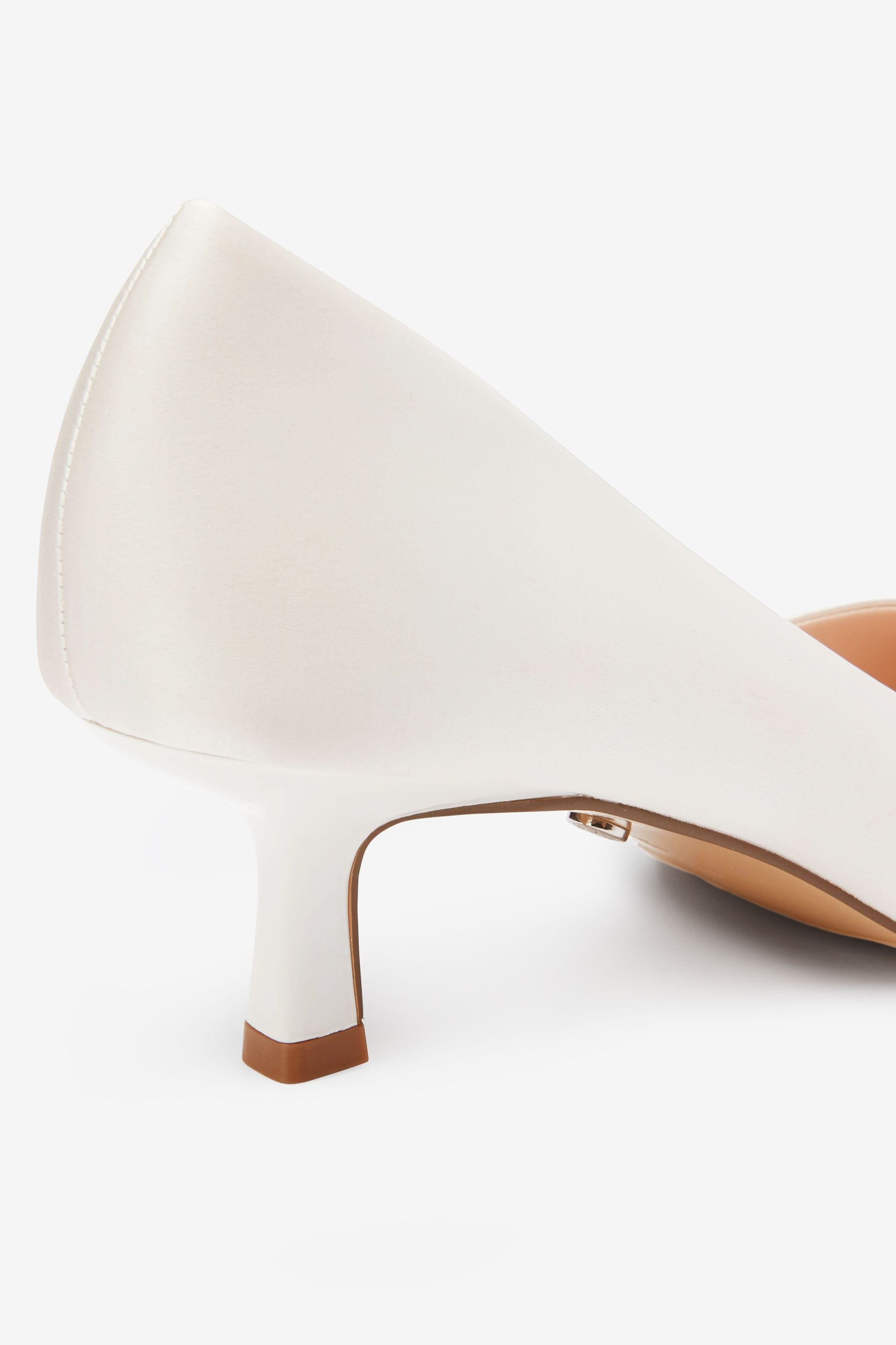 White court deals shoes low heel