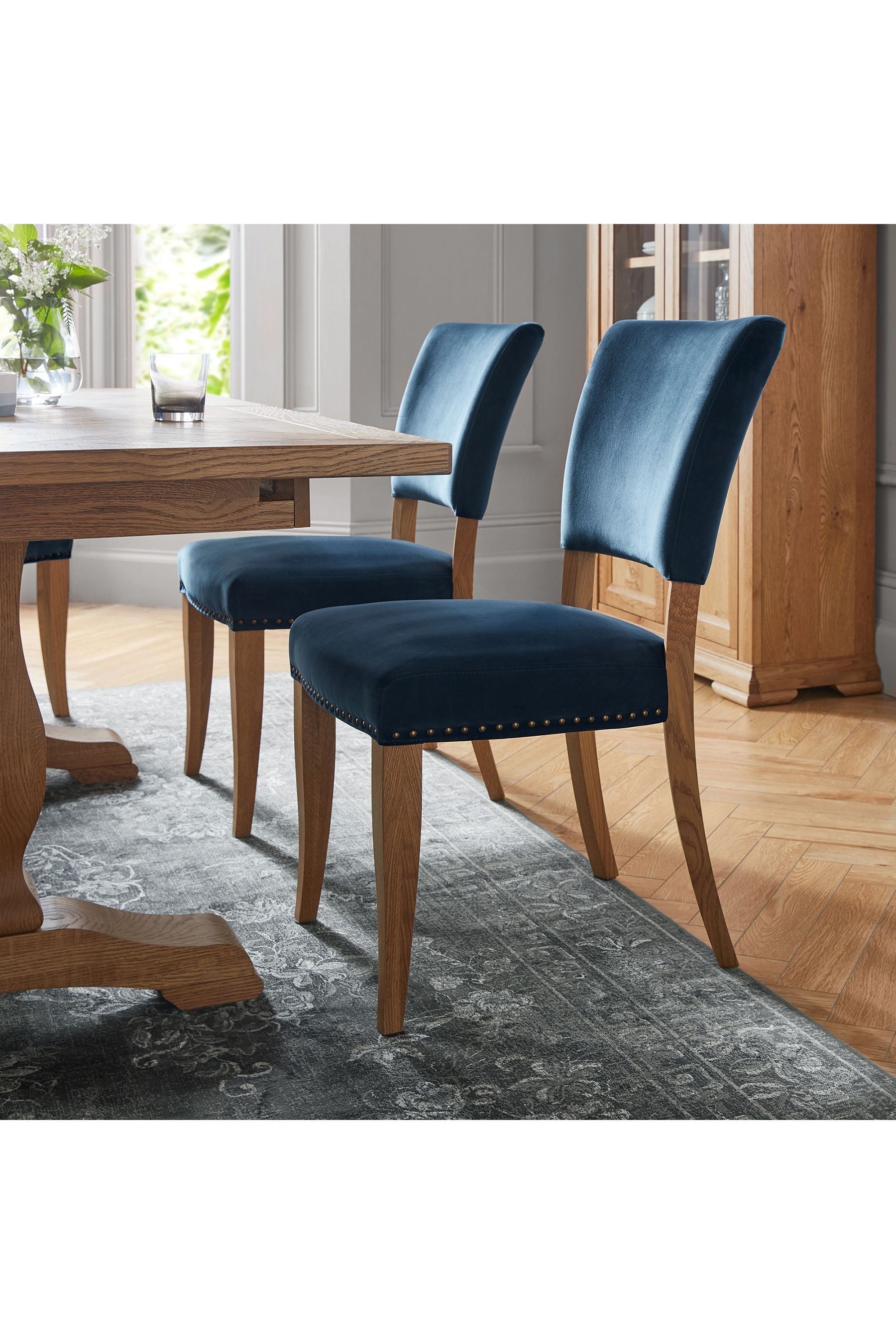 Dark blue online velvet chairs