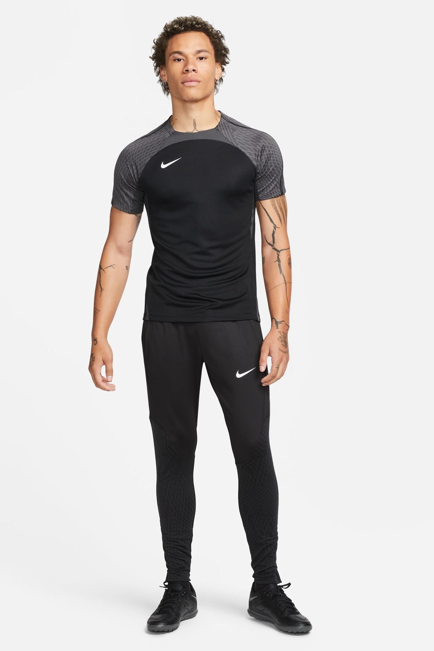 Nike strike deals joggers