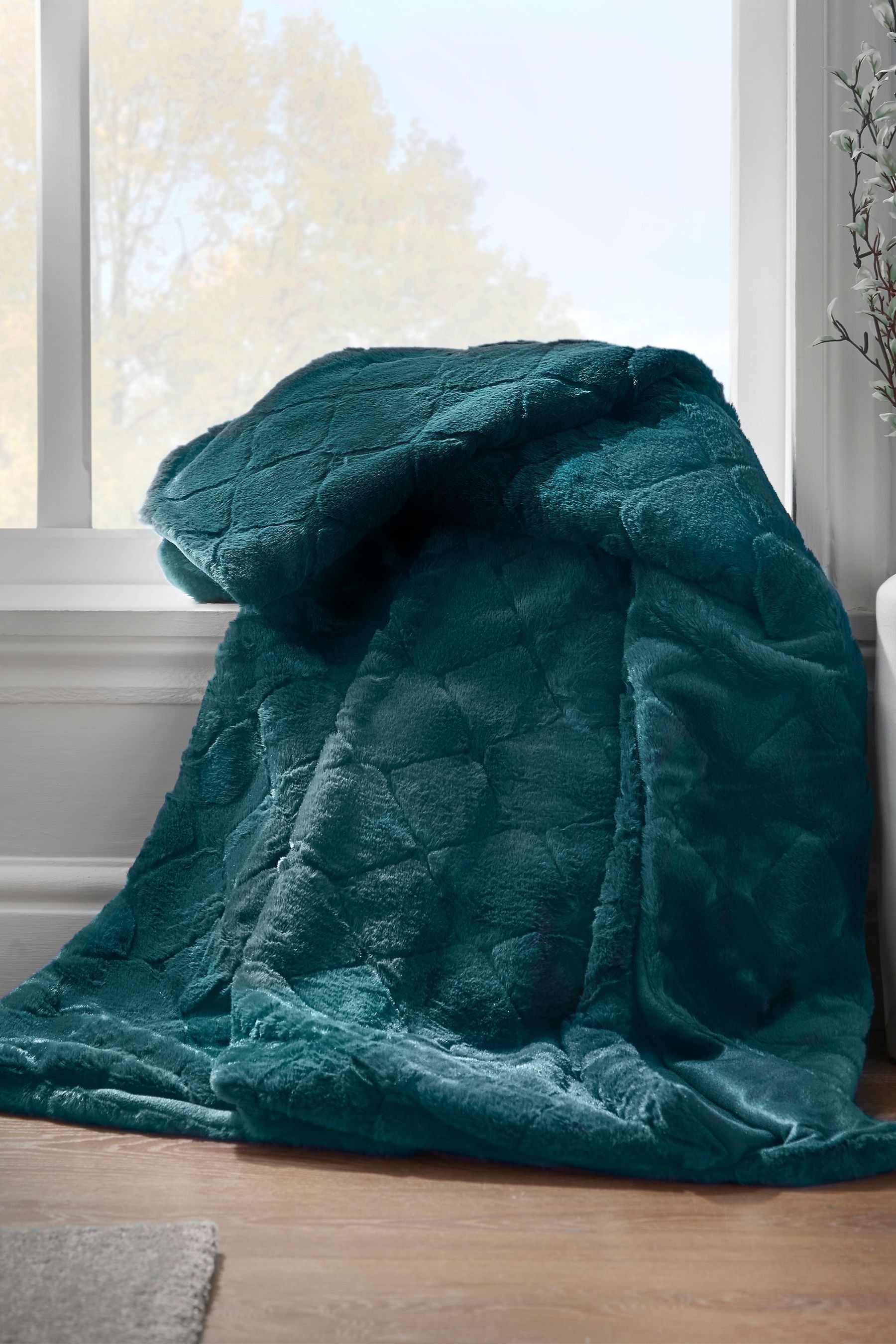 Buy Catherine Lansfield Green Cosy Diamond So Soft Throw from the