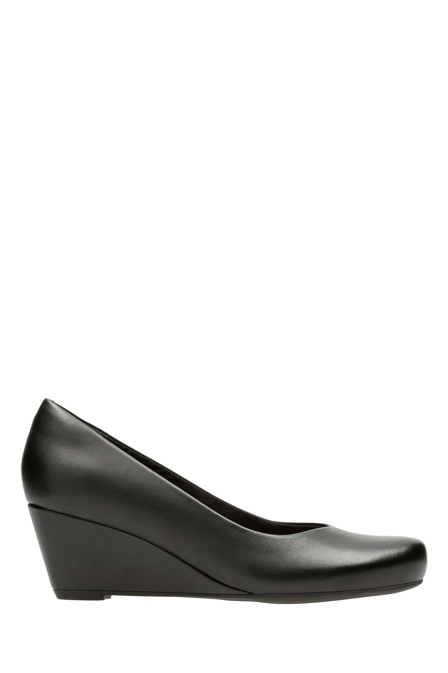 Clarks women's flores sale tulip wedge pump