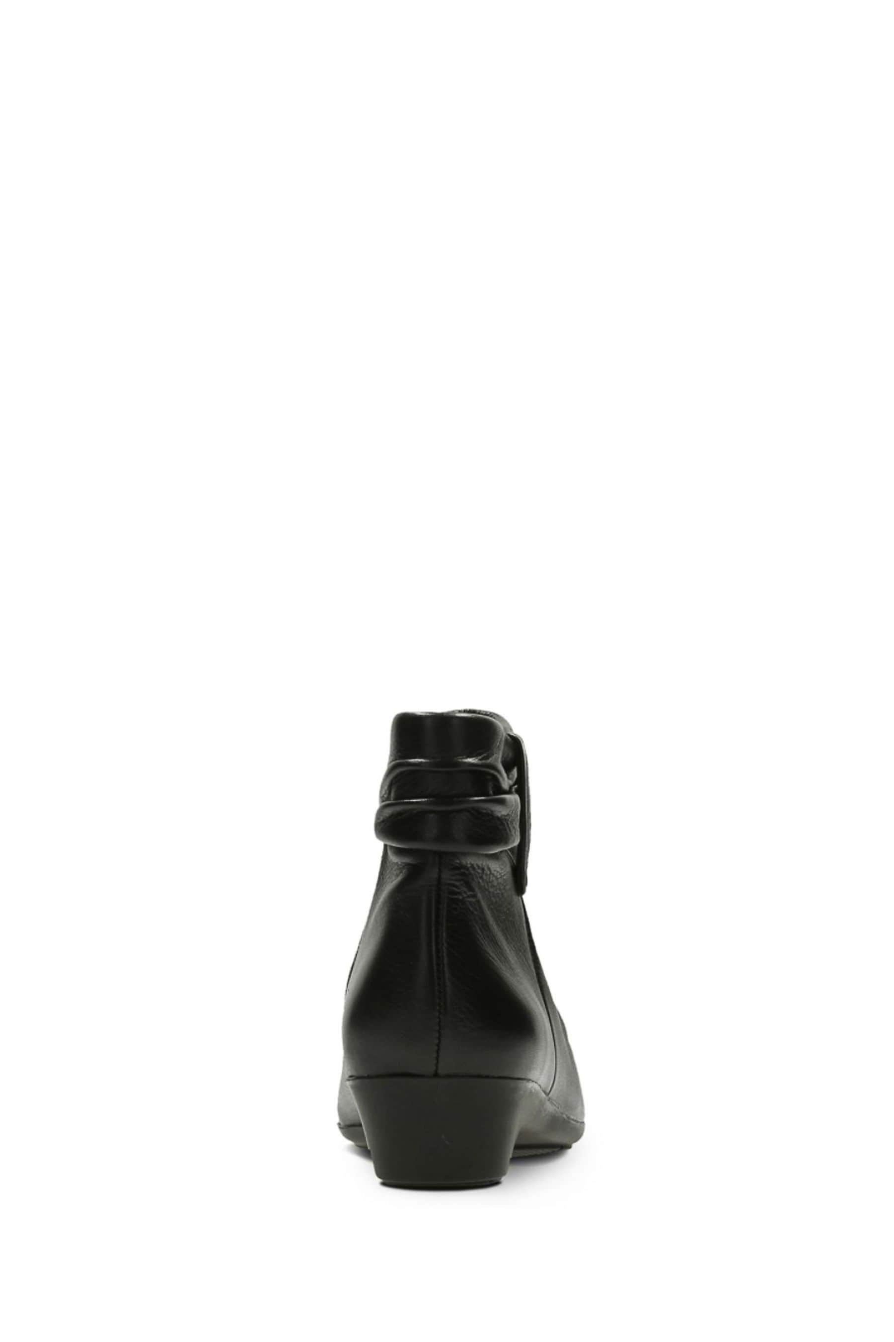 Matron ella hotsell clarks boots