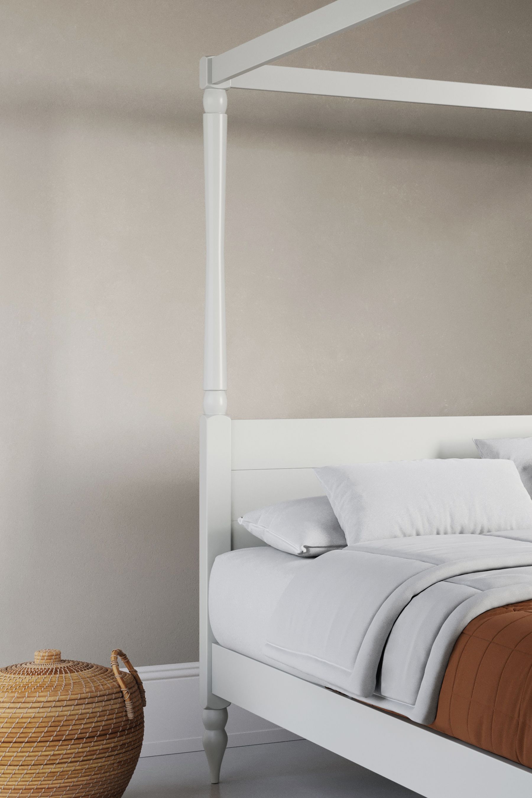 White company top four poster bed