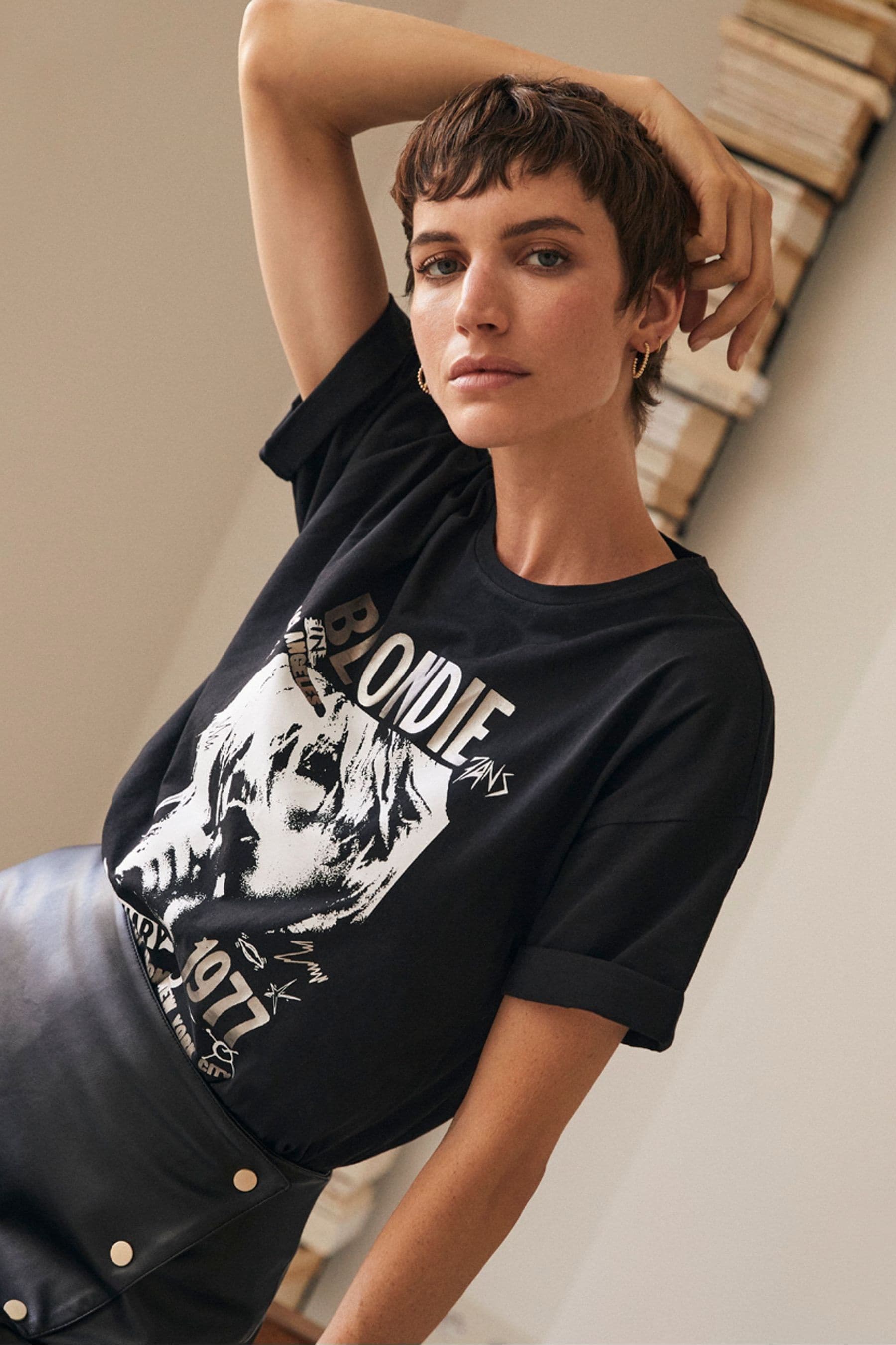 Mint velvet 2024 lips tee