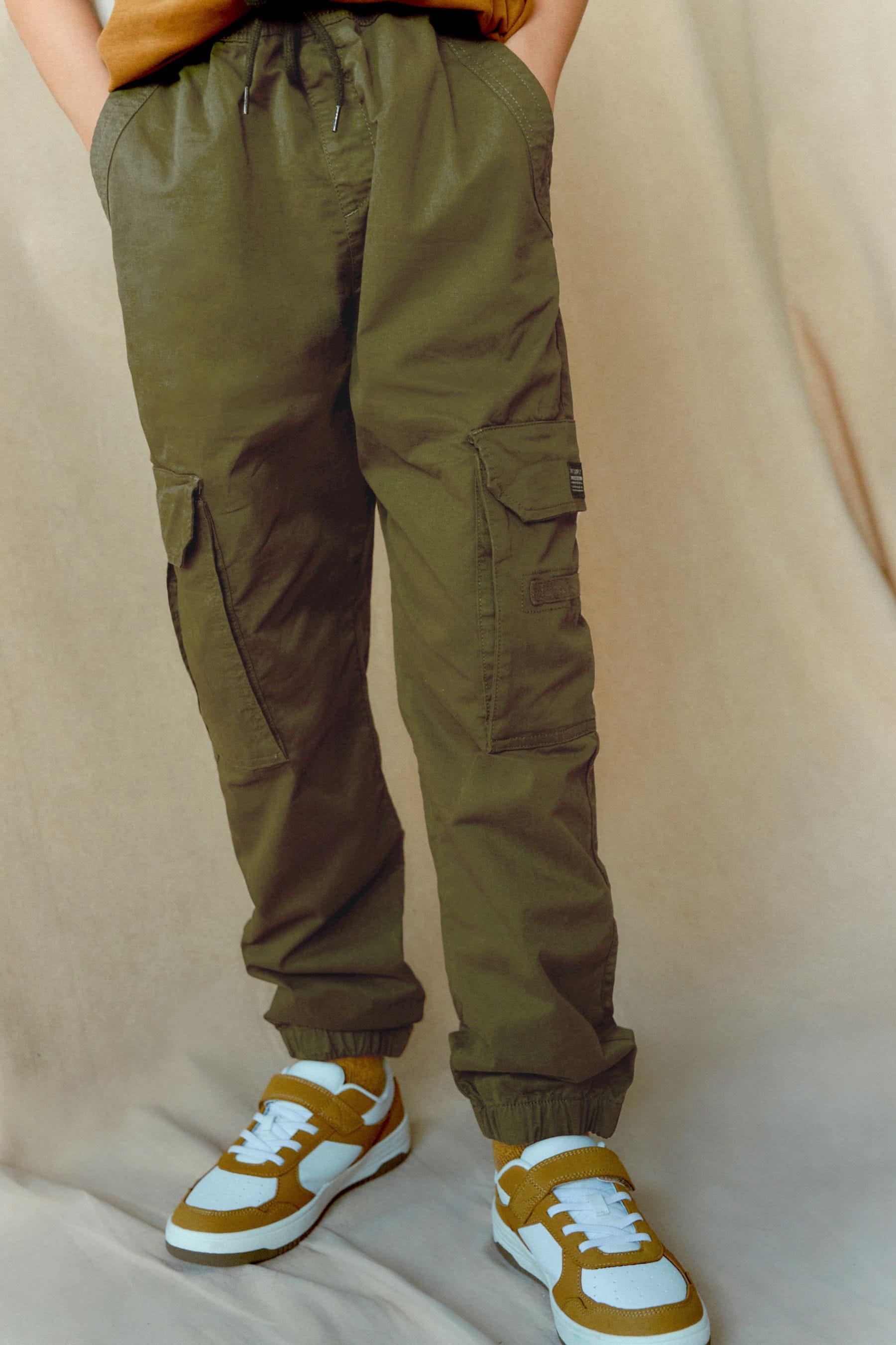 Green cargo pants for boys 2025