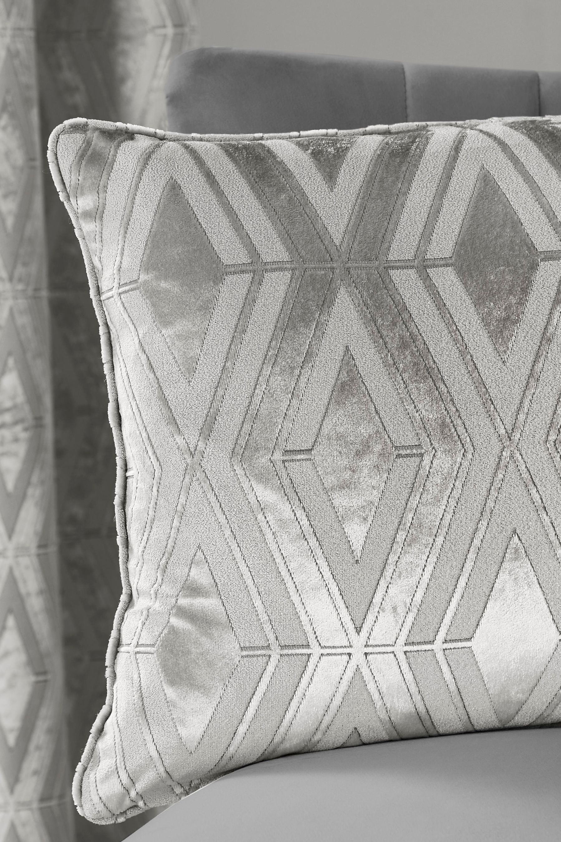 Silver geometric cushion clearance