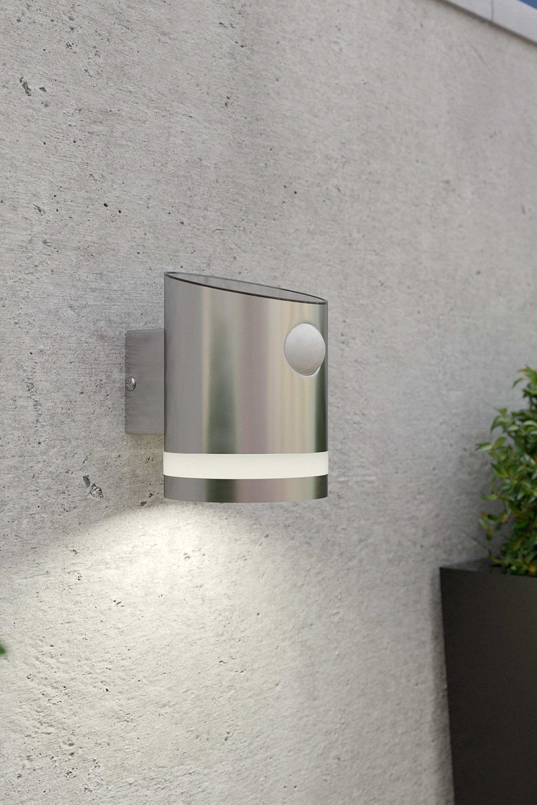 Truro solar outlet motion light