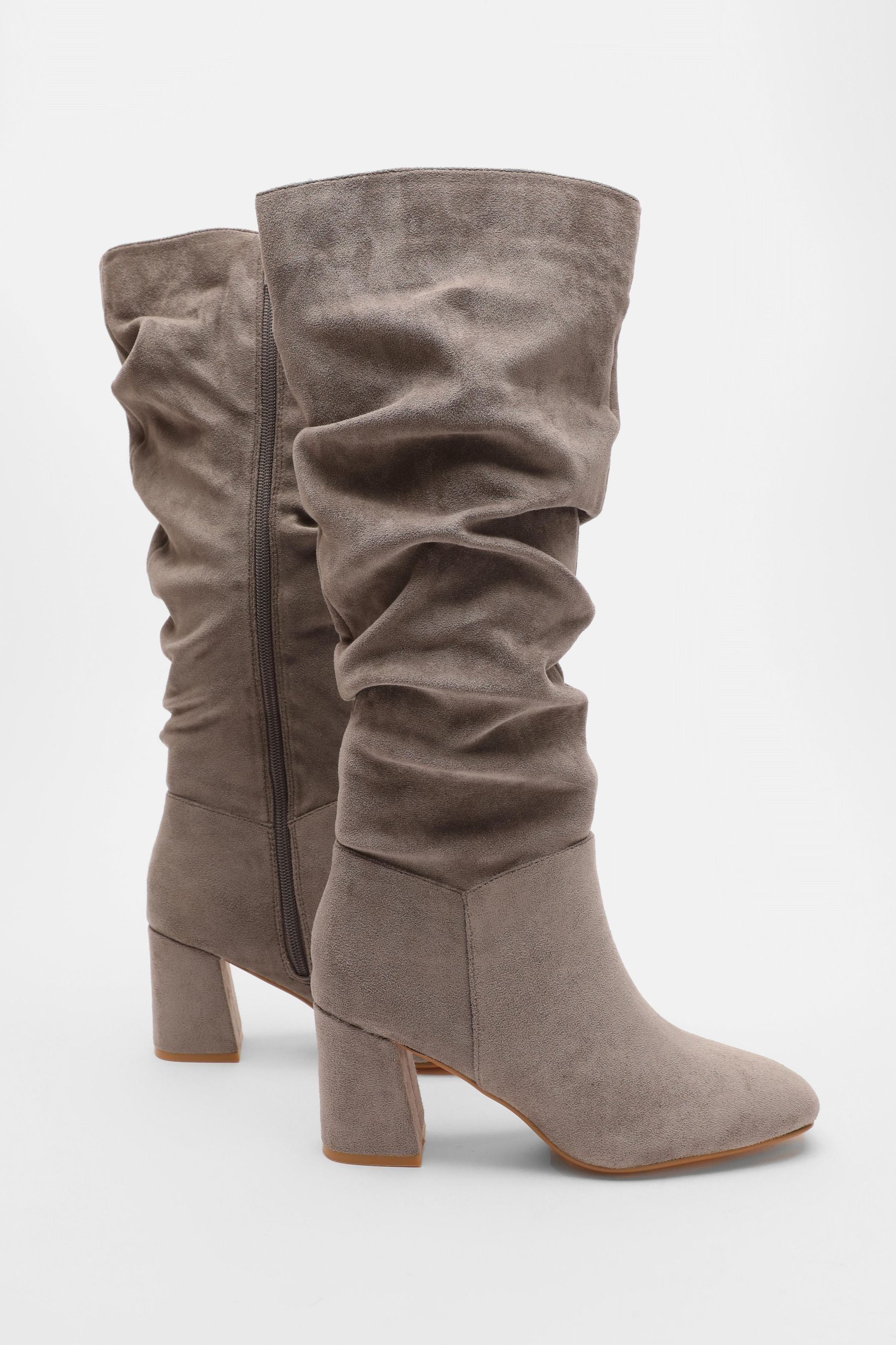 Converse knee hotsell high boots quiz