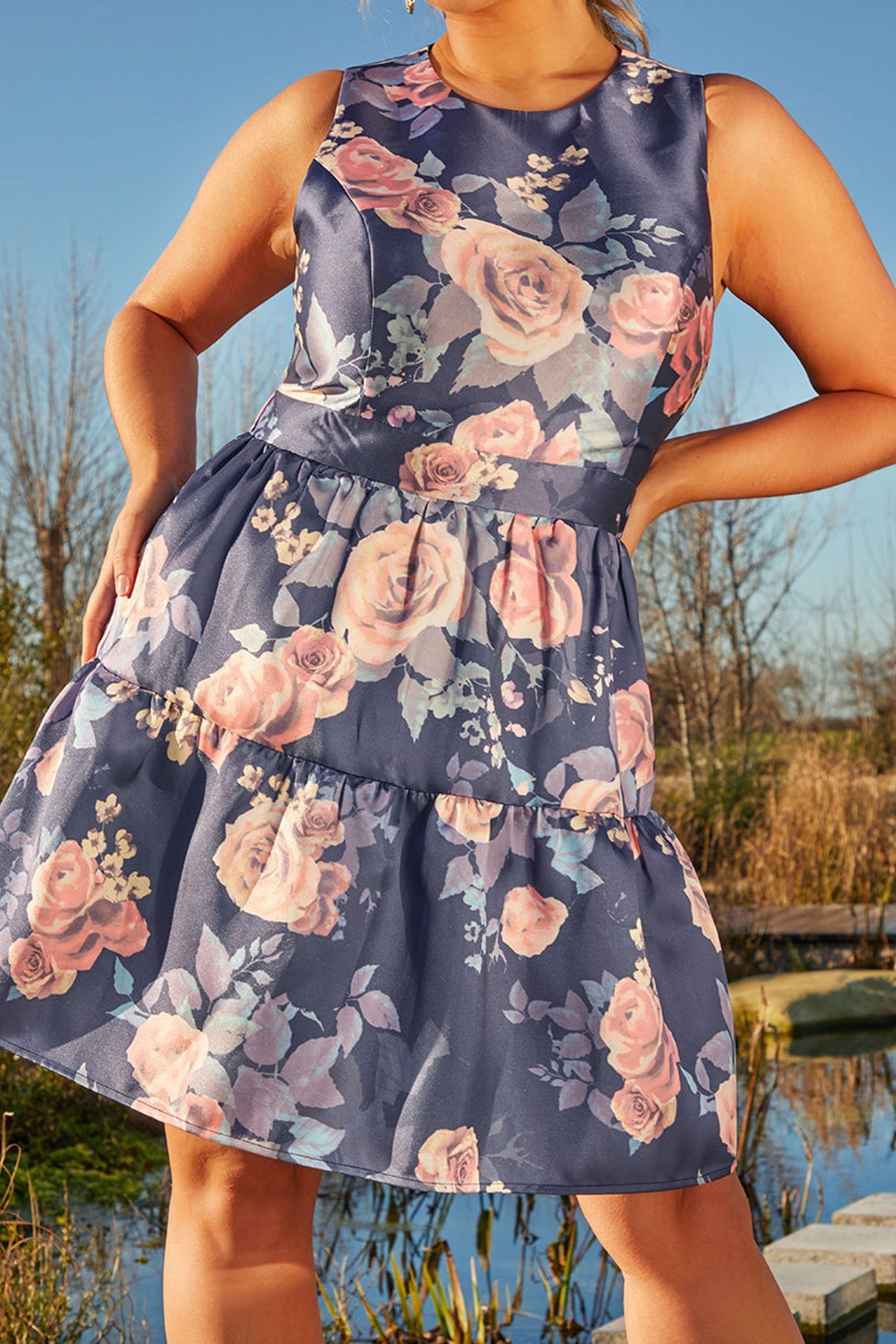Chi chi sales curve flora dress