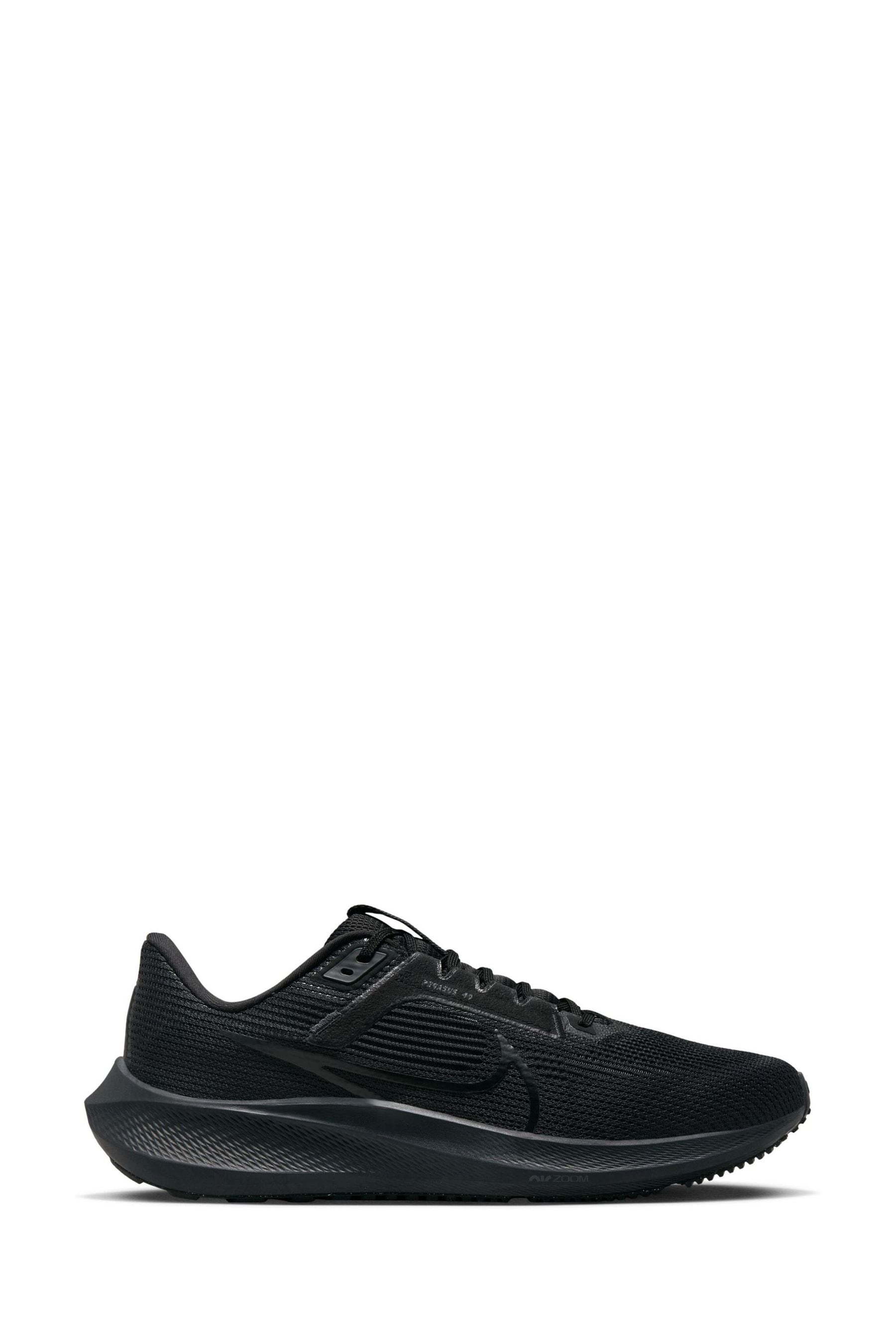 Running trainers all black 2025