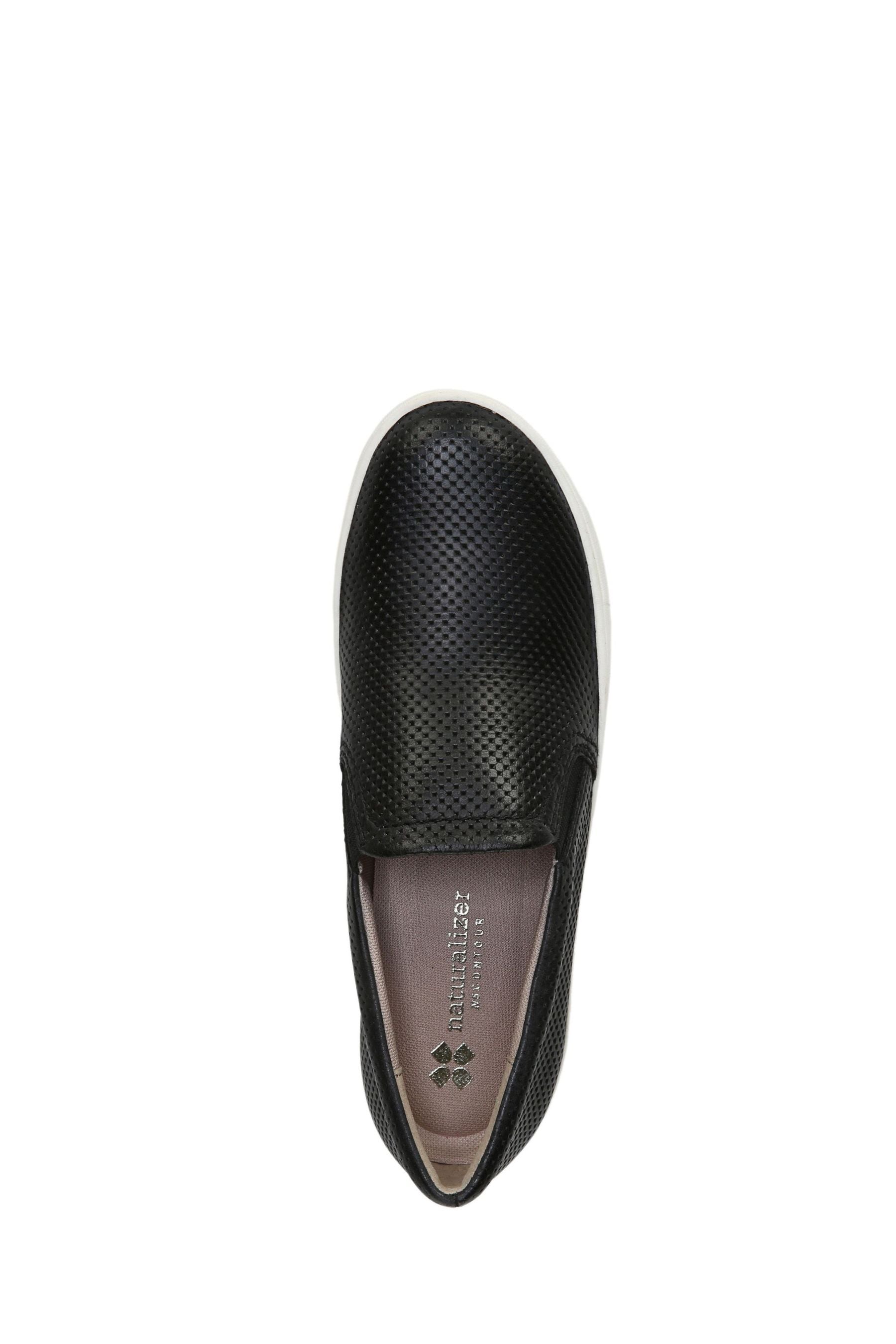 Naturalizer non hot sale slip shoes