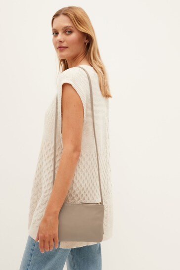 This effortlessly chic Calvin Klein bag is an accessory that youll be using for seasons to come