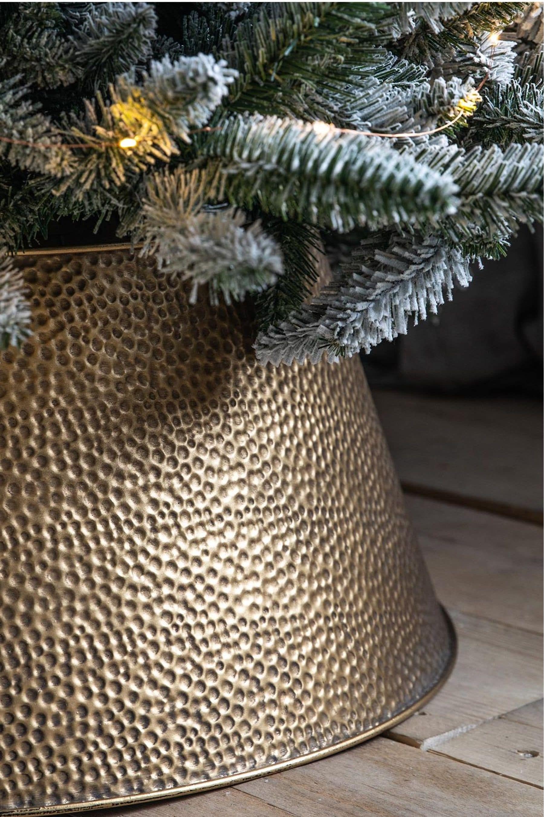 Gold skirt deals christmas tree