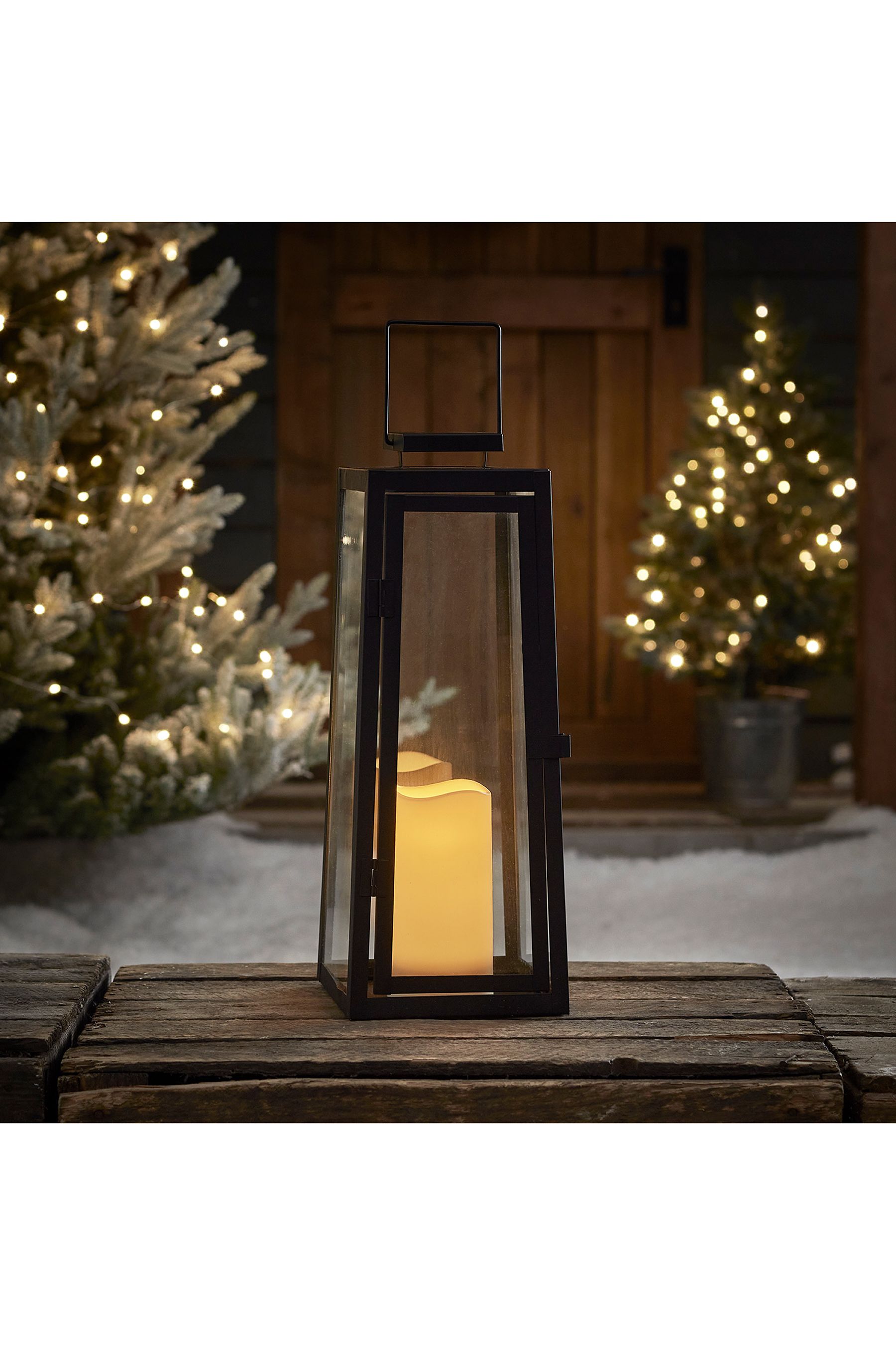 Outdoor solar outlet pillar candles