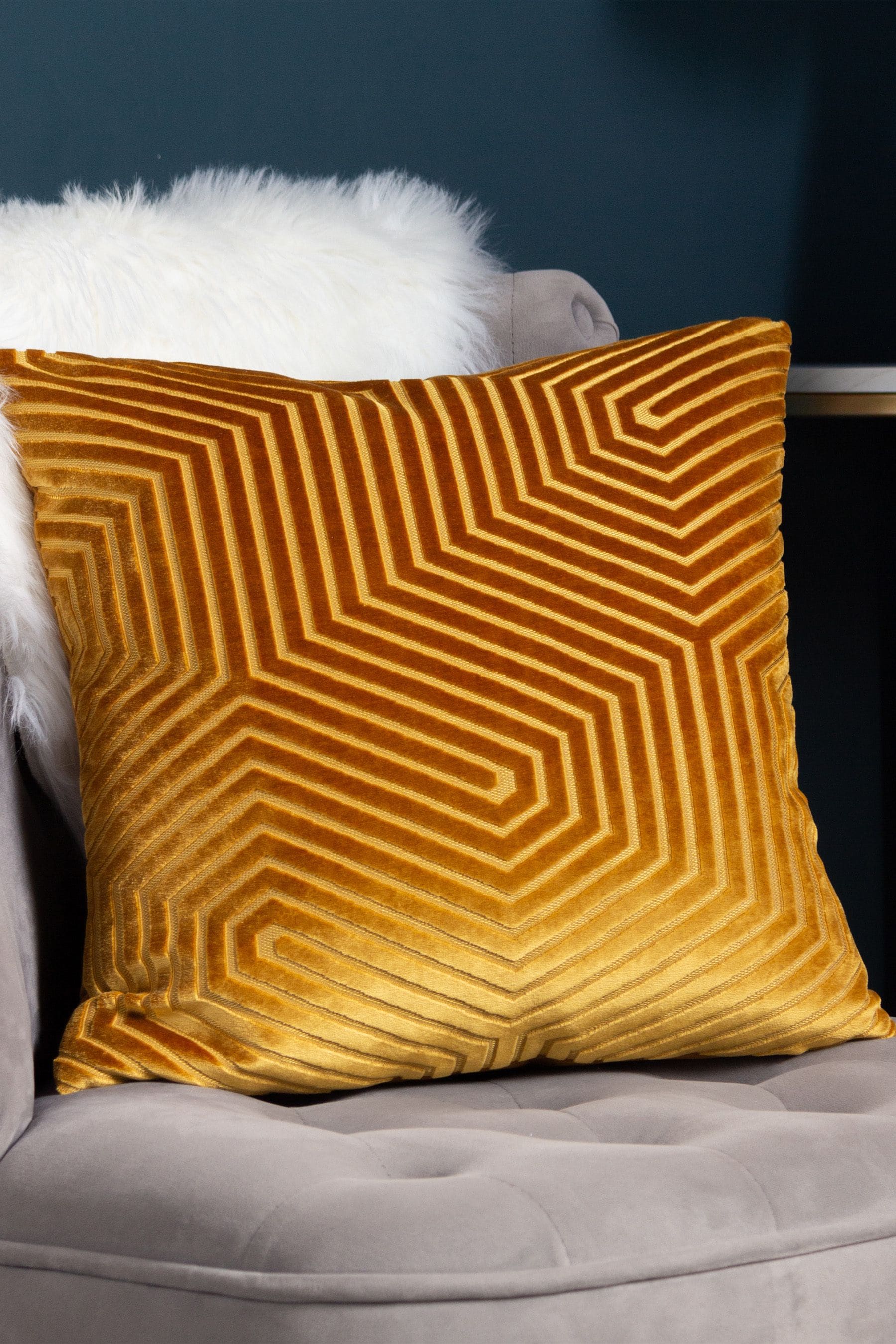 Paoletti cushions gold 2025