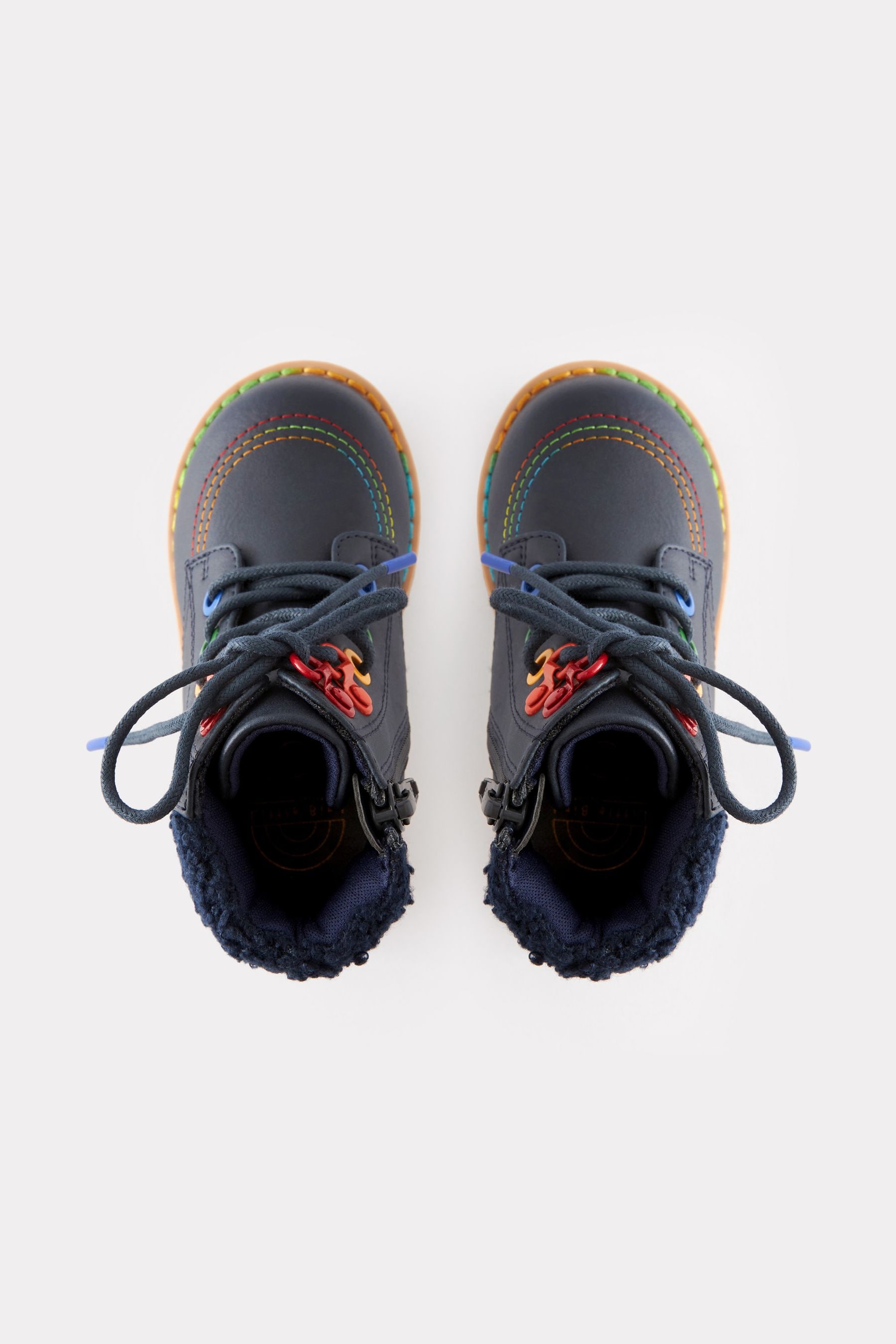 White timberlands outlet with rainbow laces