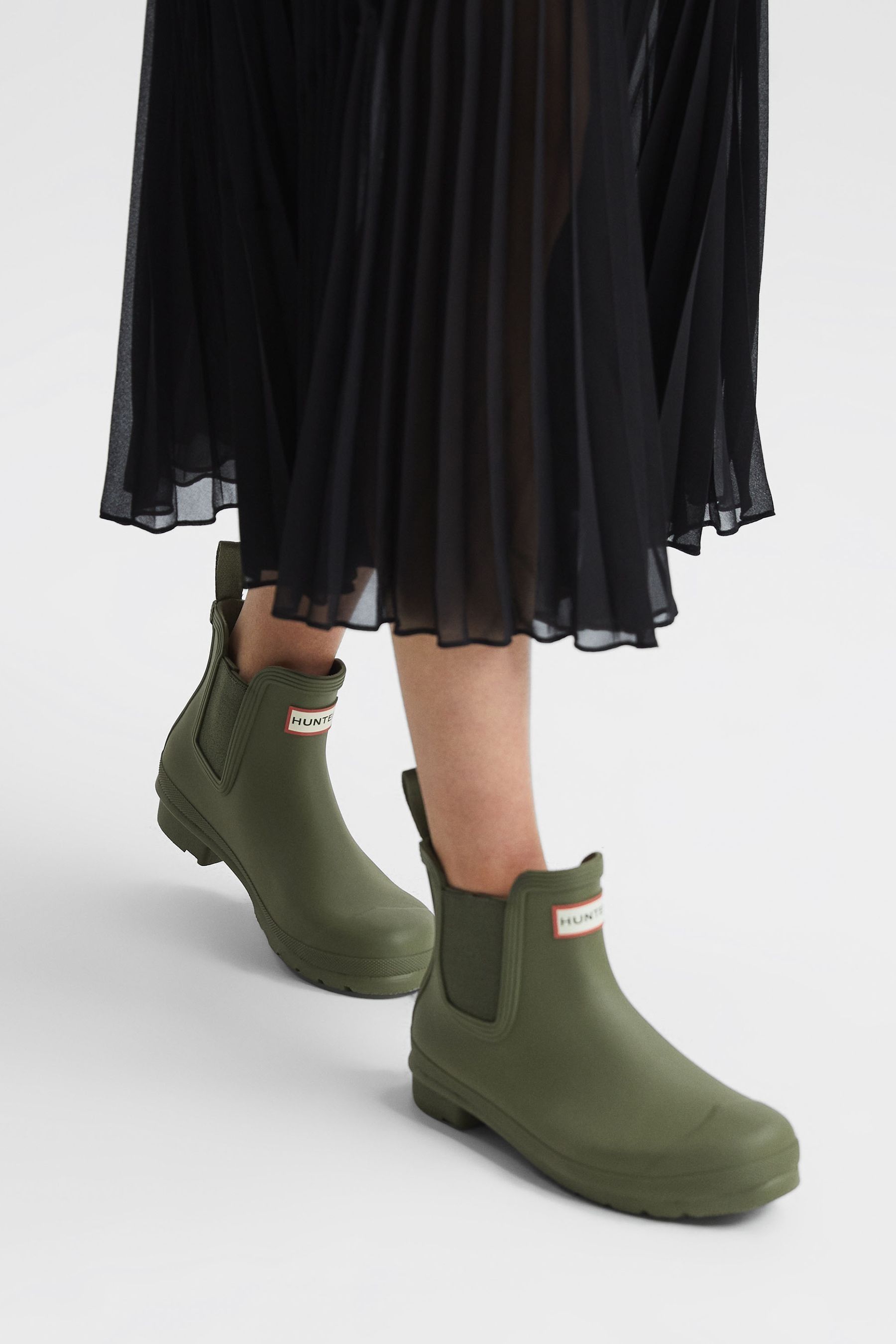 Hunter olive shop chelsea boots