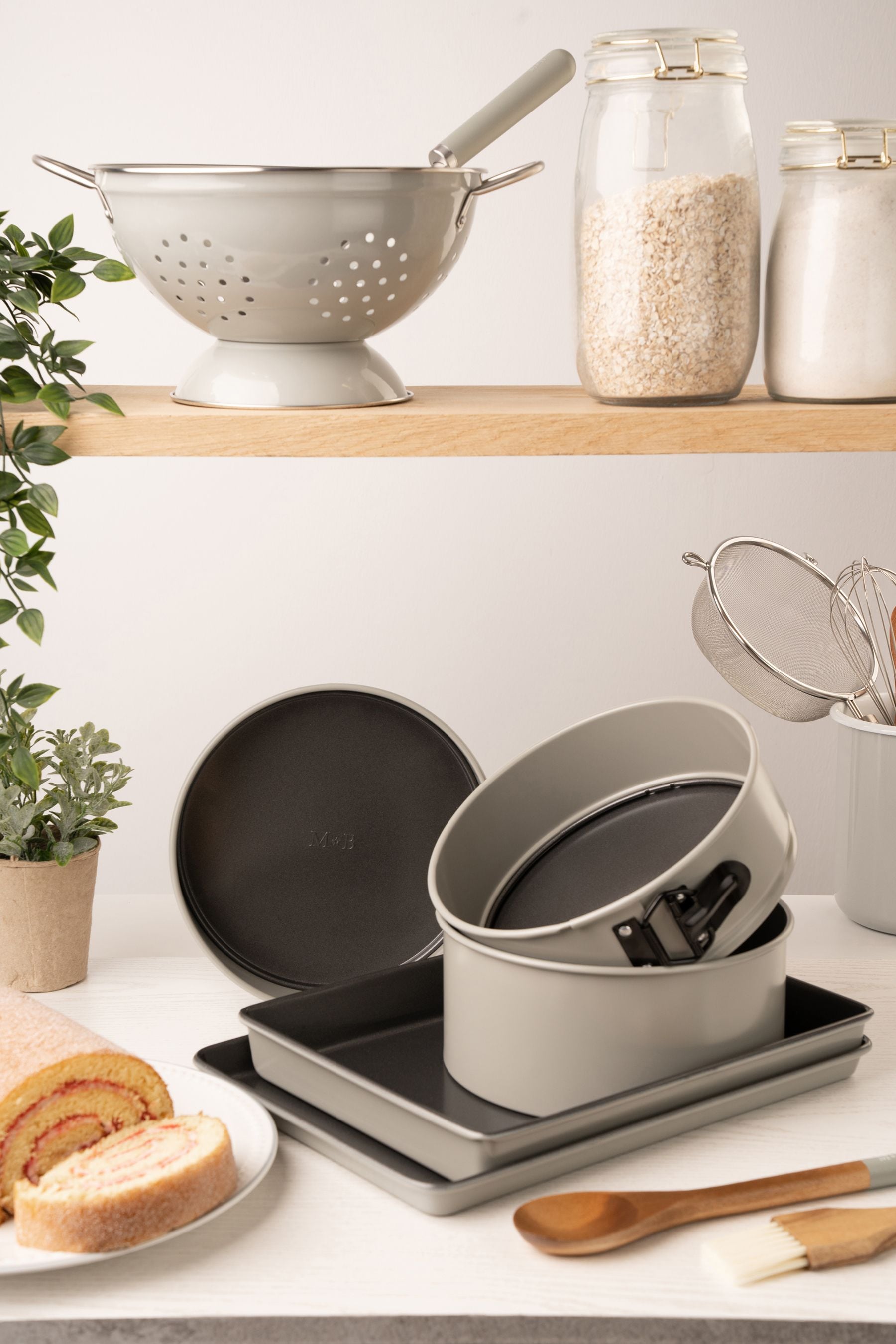 20cm deep cake tin top