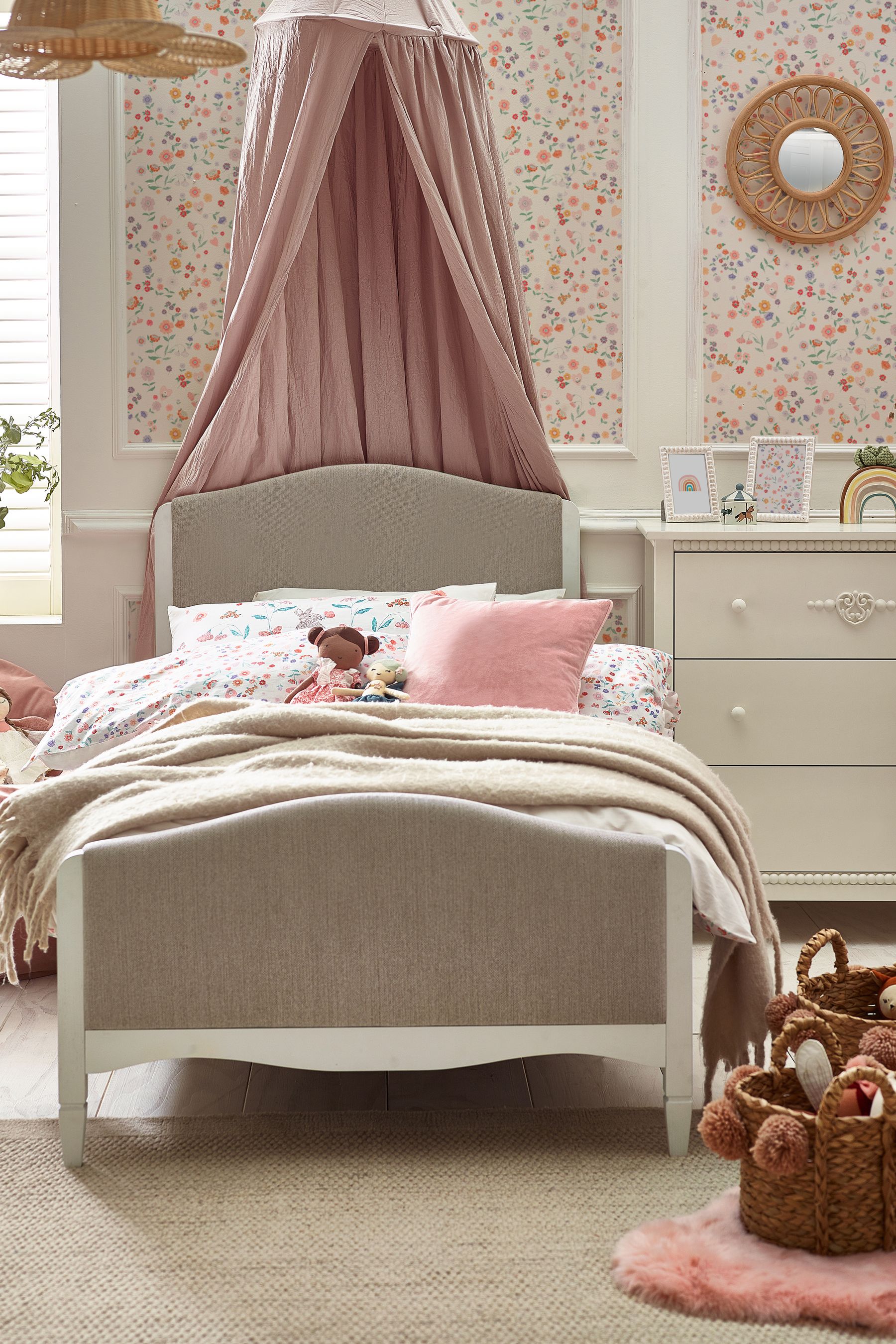 Little girl on sale bed frames