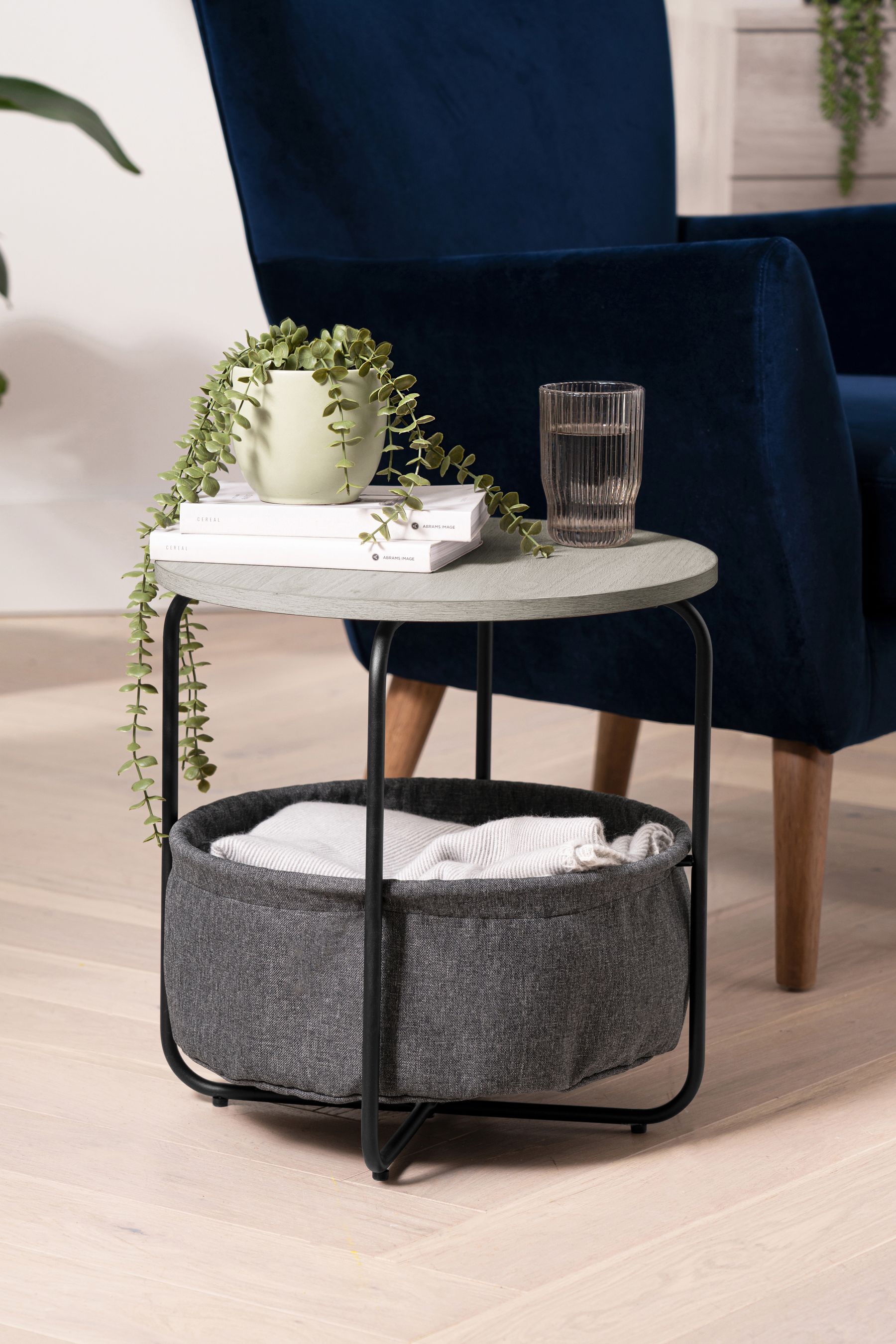 Storage nesting outlet tables