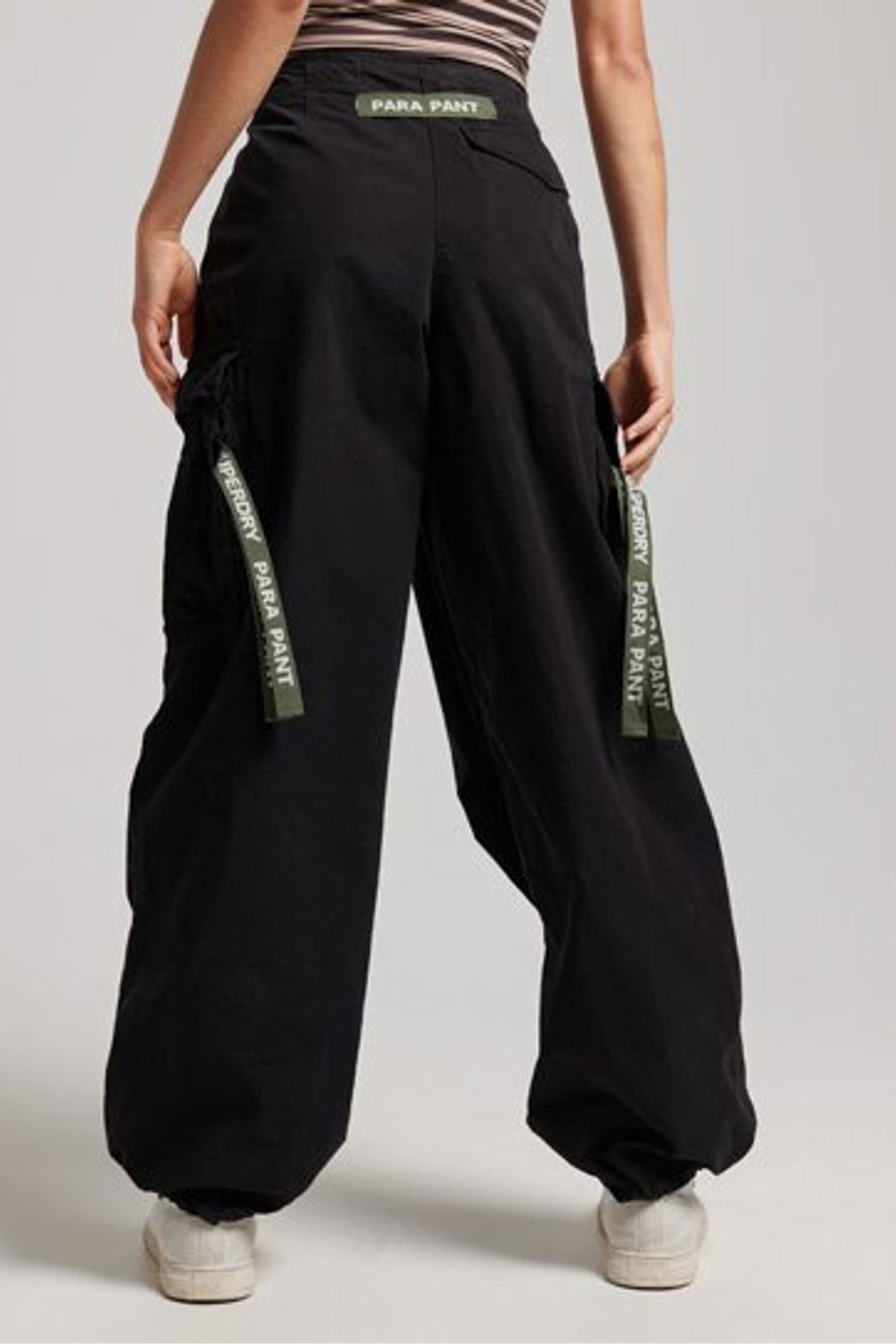 Baggy best sale parachute pants