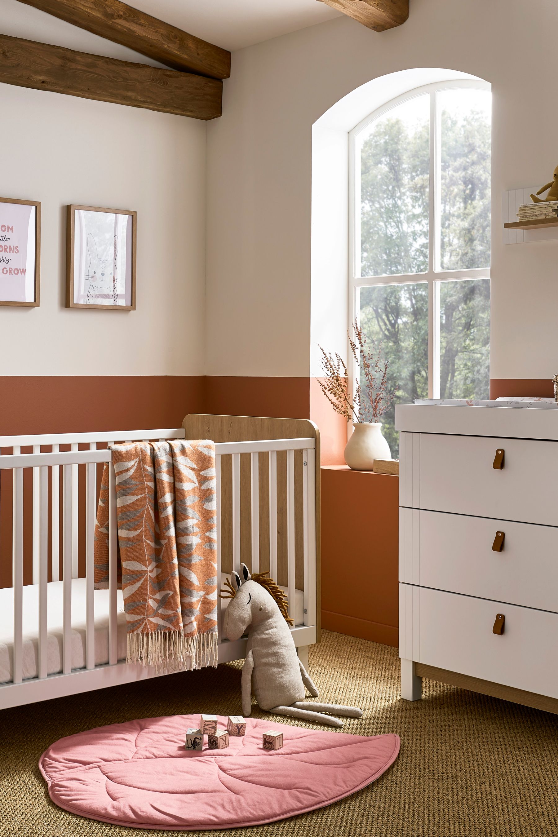 Cuddleco White Rafi 2 Piece Nursery Furniture Set in Oak and White