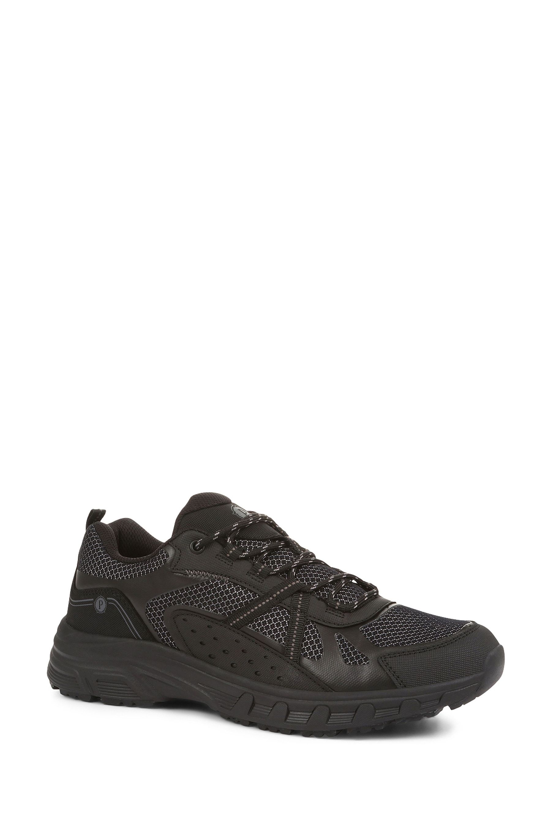 Wide fit nike sales trainers uk
