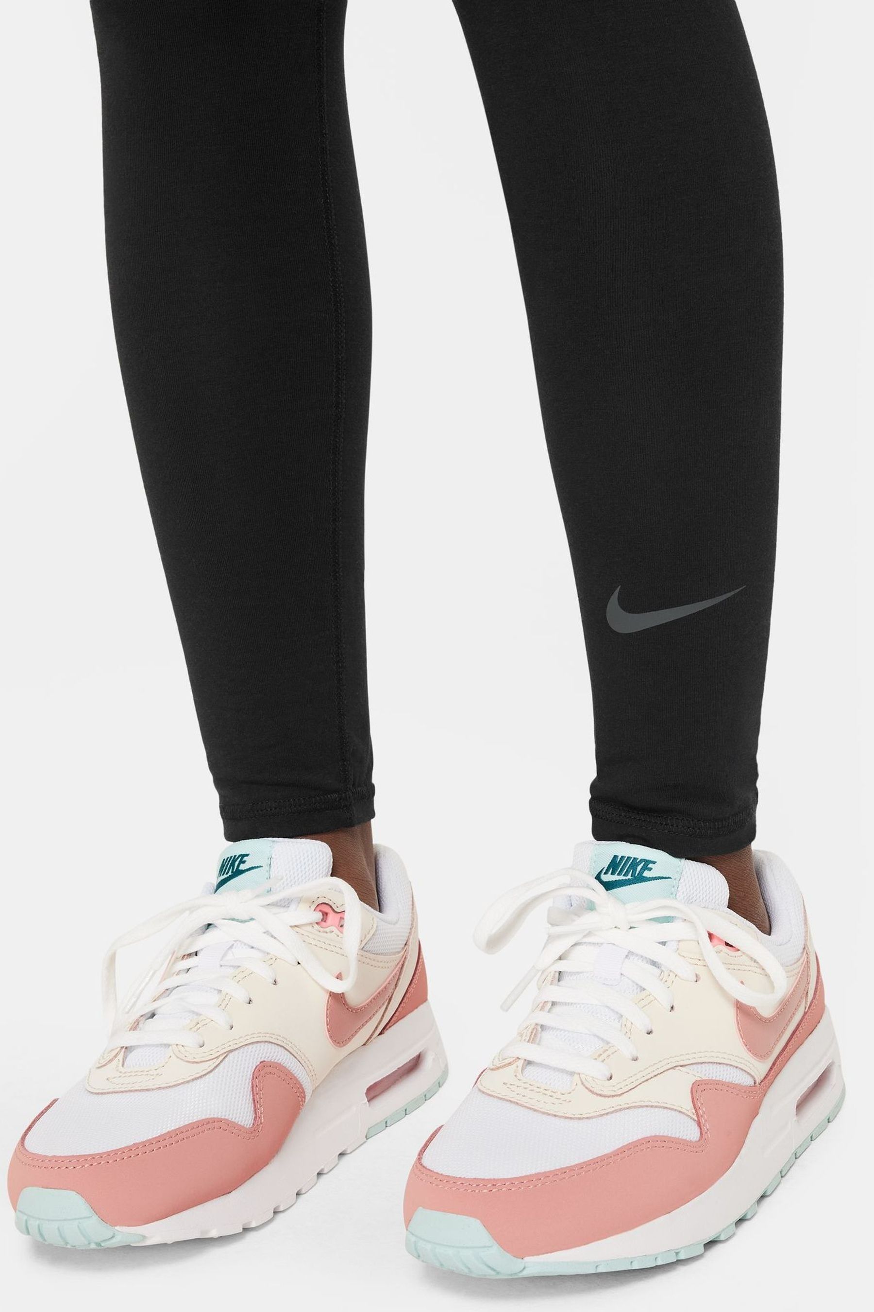 Logo tape nike discount