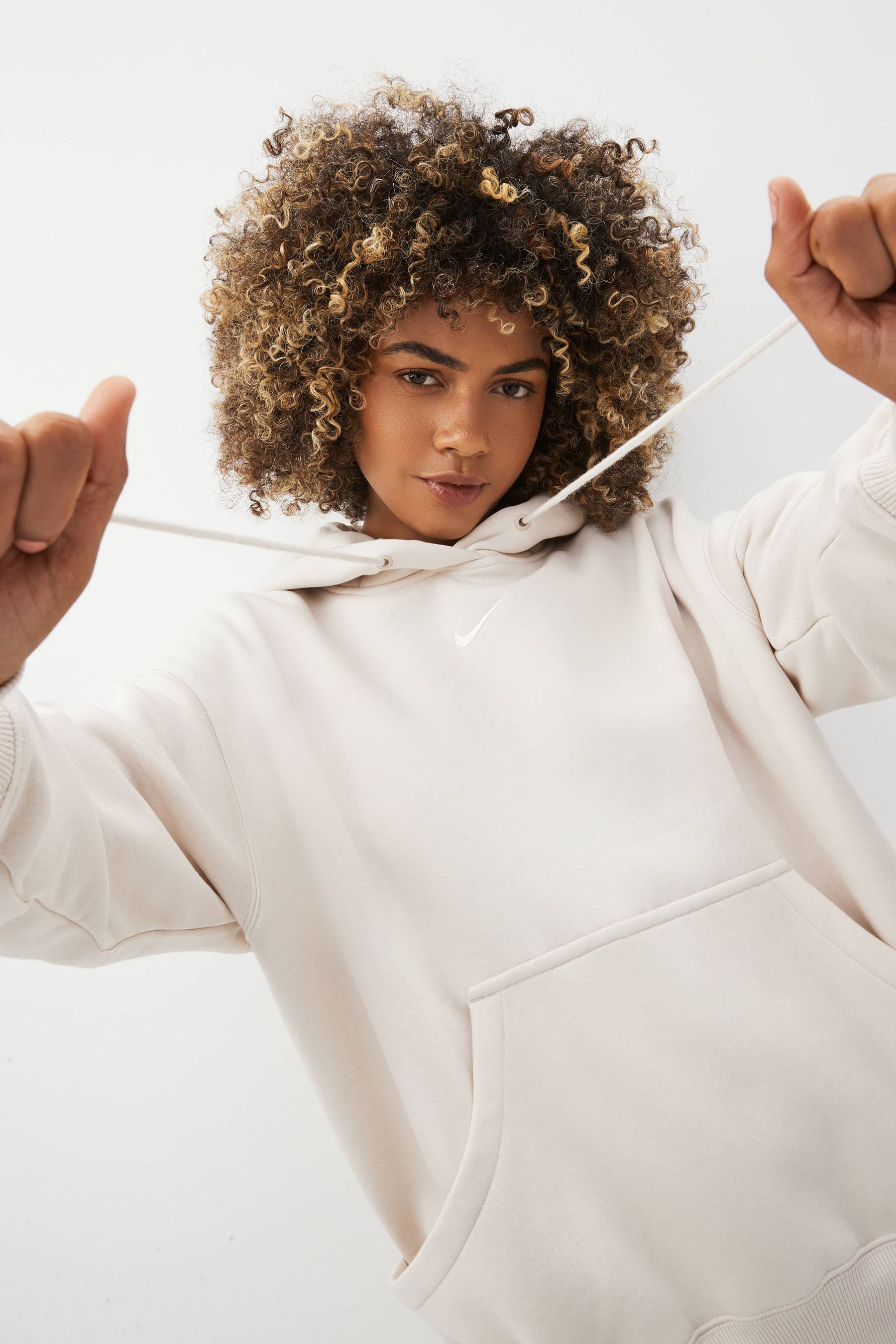 Nike cream mini swoosh cheap oversized sweatshirt