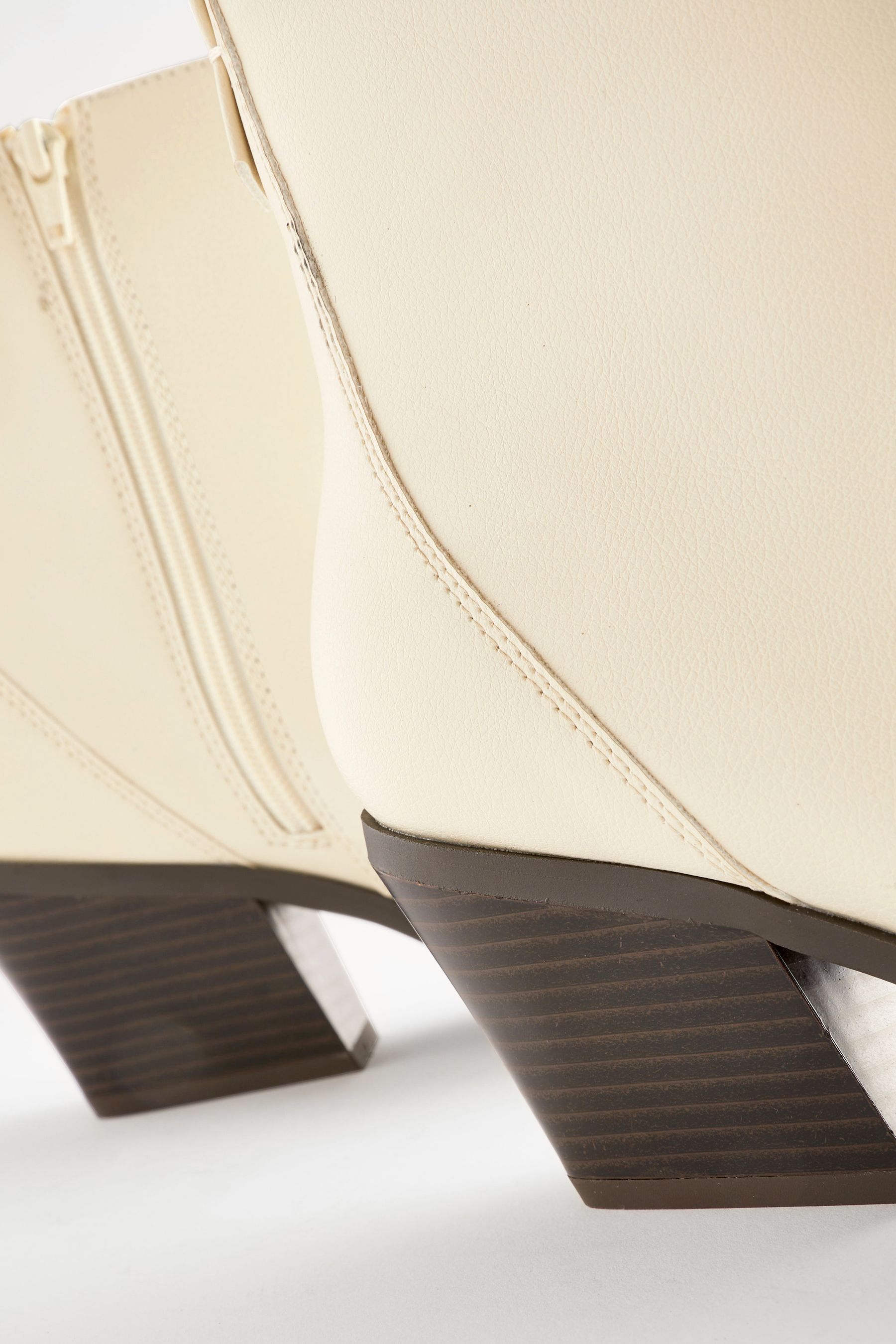 White mountain davenport sales western ankle booties