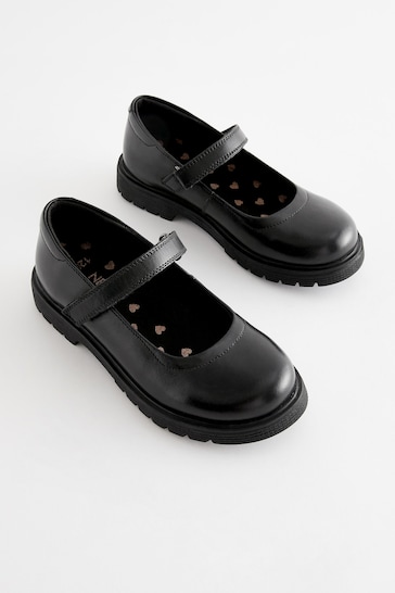 Eva Longoria Wears Minimalist Black Sandals at Lunch in Los Angeles