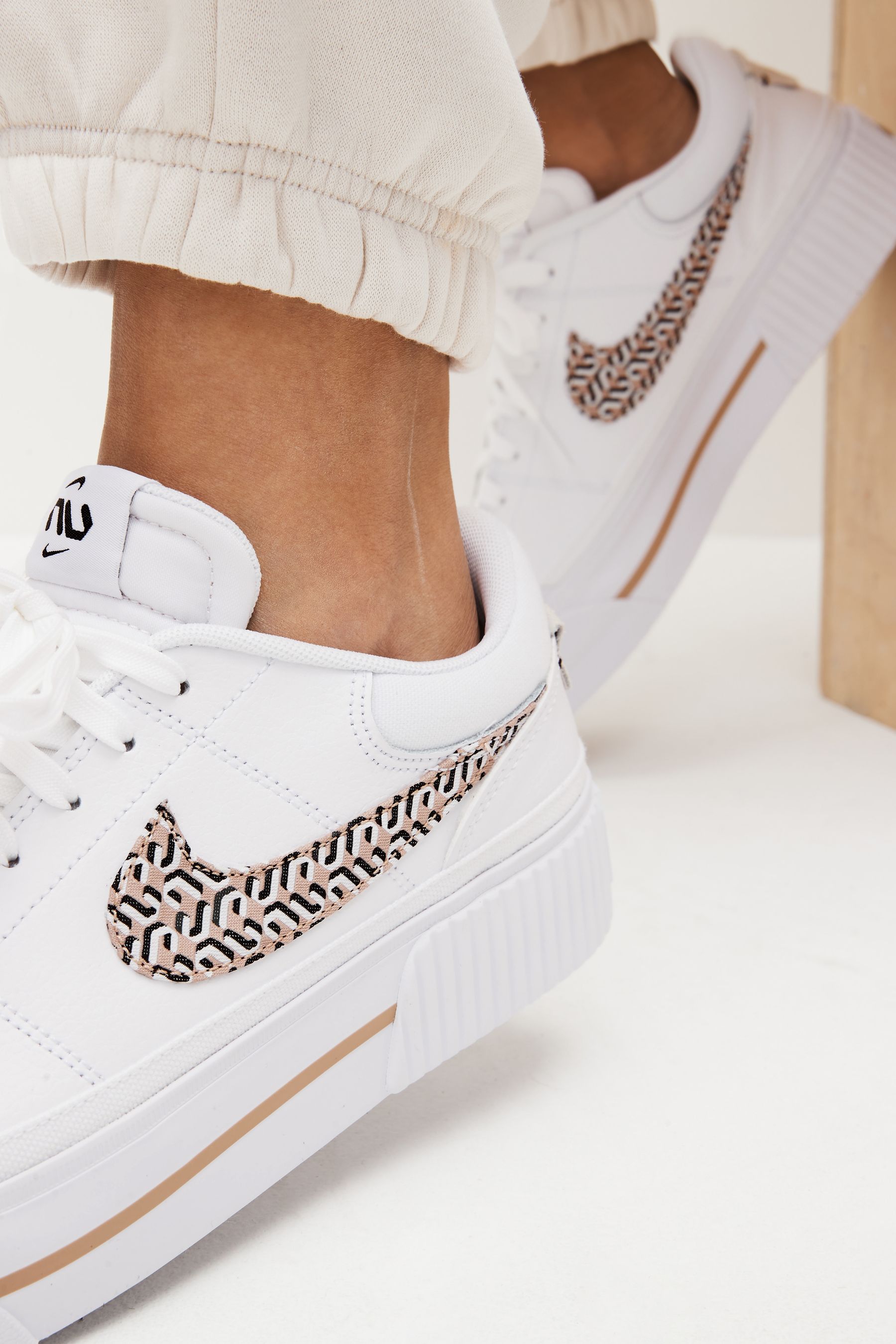 Nike best sale trainers platform