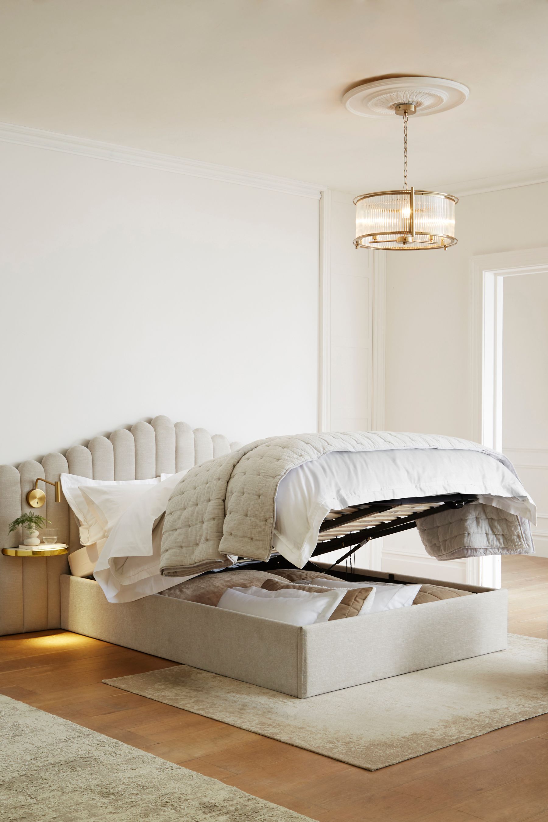 Hotel on sale bed lights