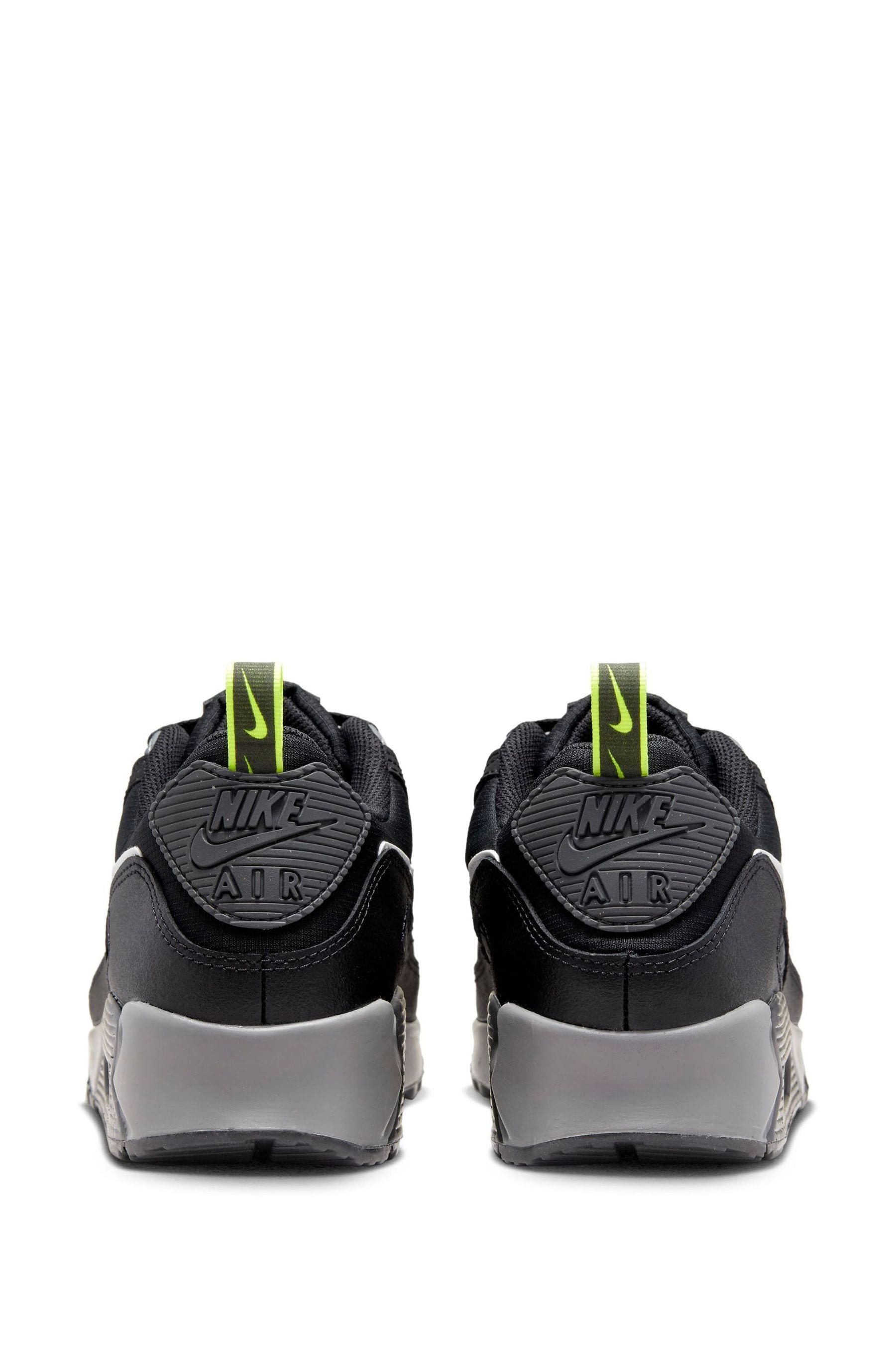 Nike black outlet and green trainers