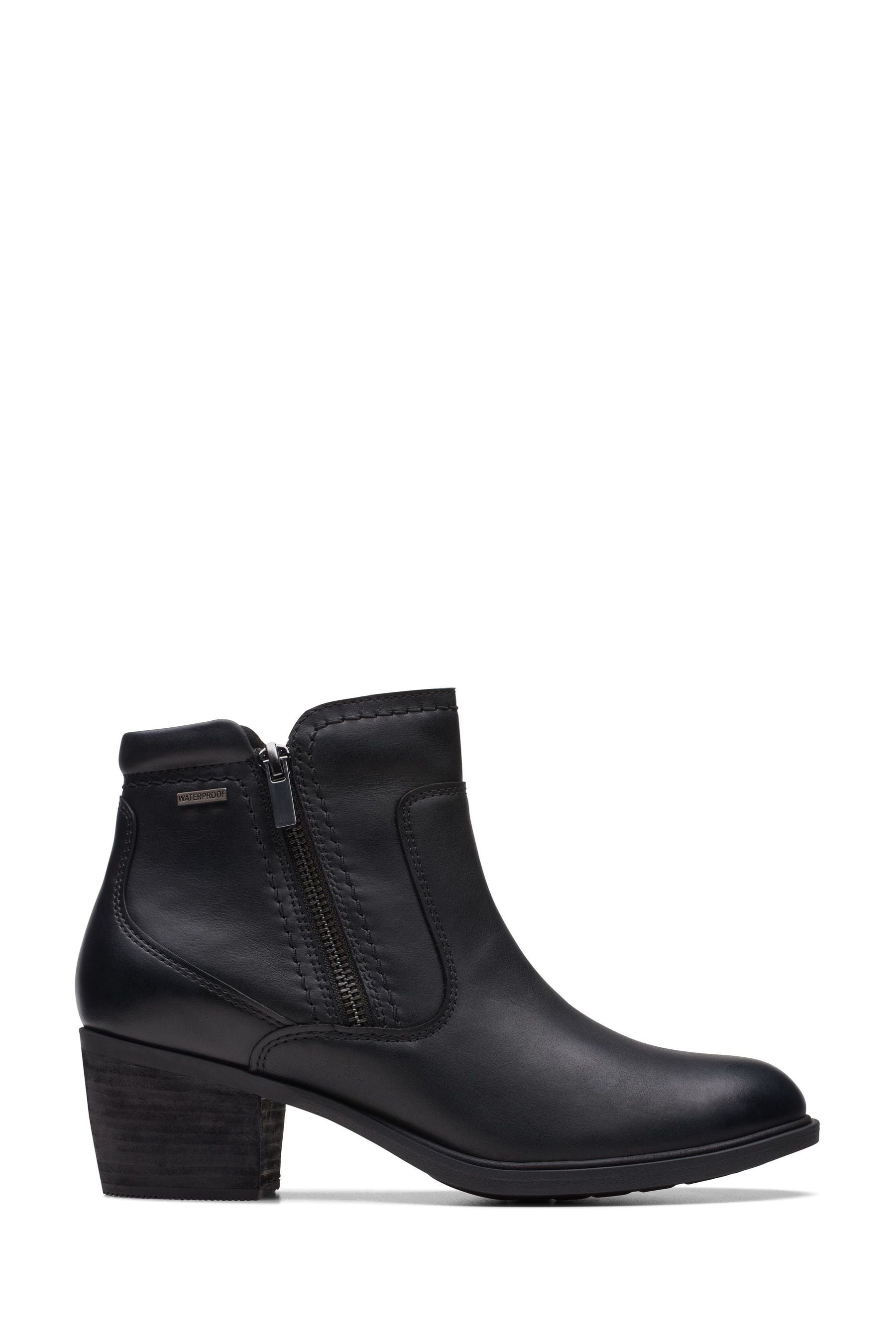 Clarks wide fit boots uk best sale