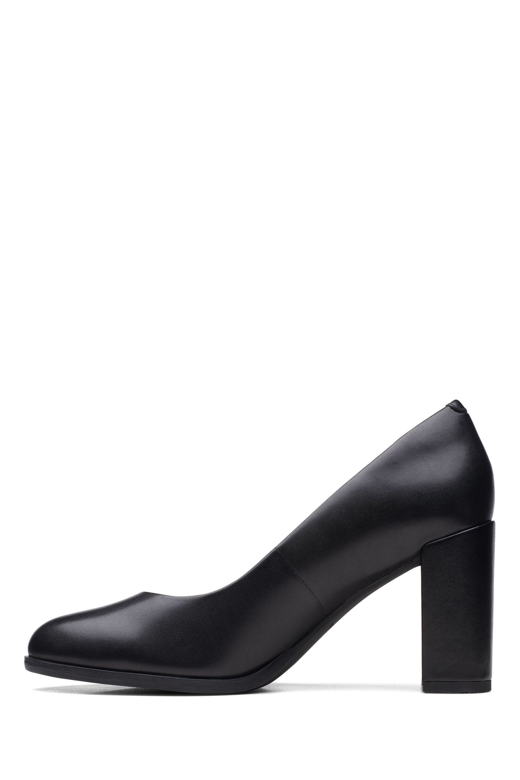 Clarks court shoes best sale wide fit