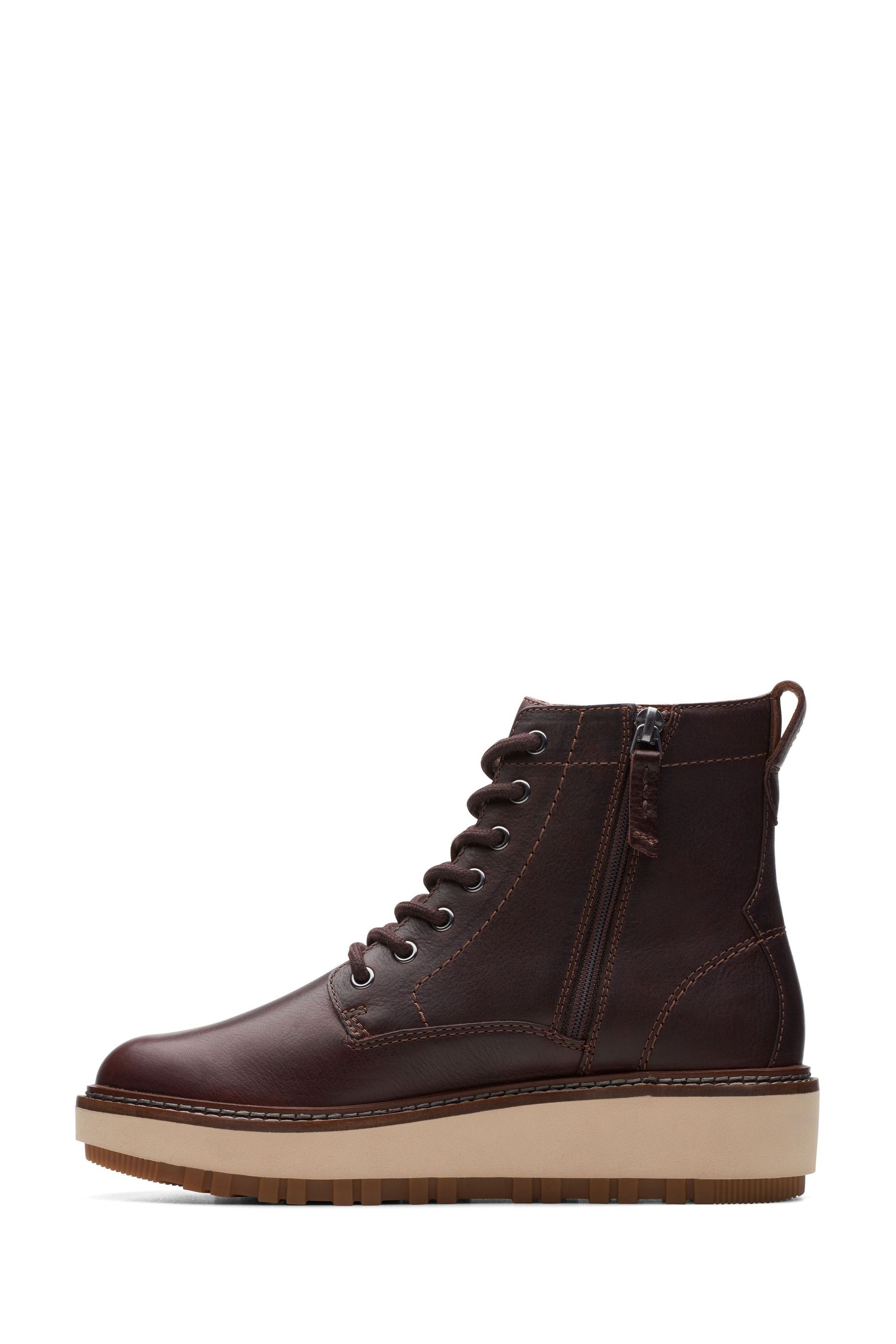 Clarks trace explore store boots
