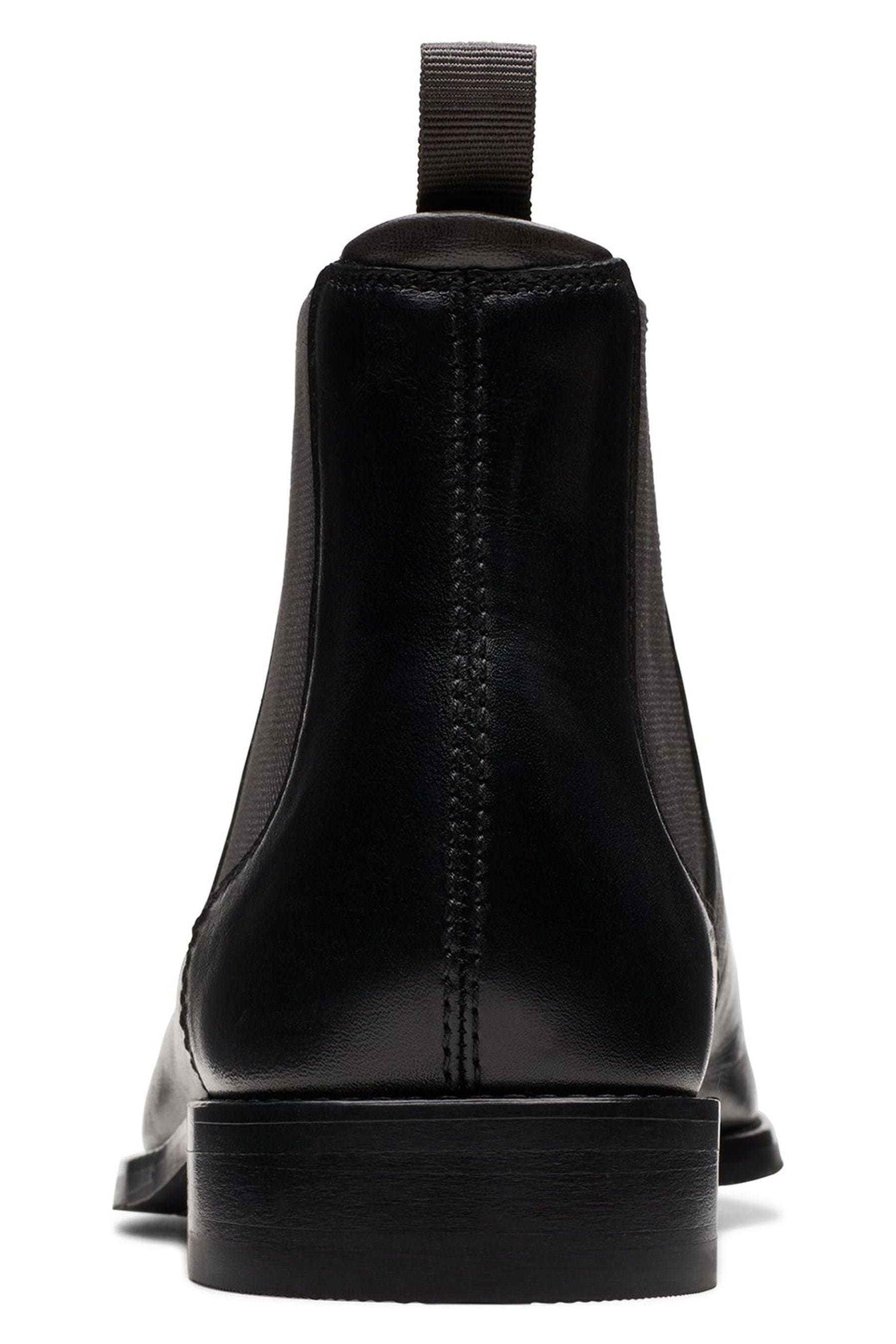 Clarks store arlo black
