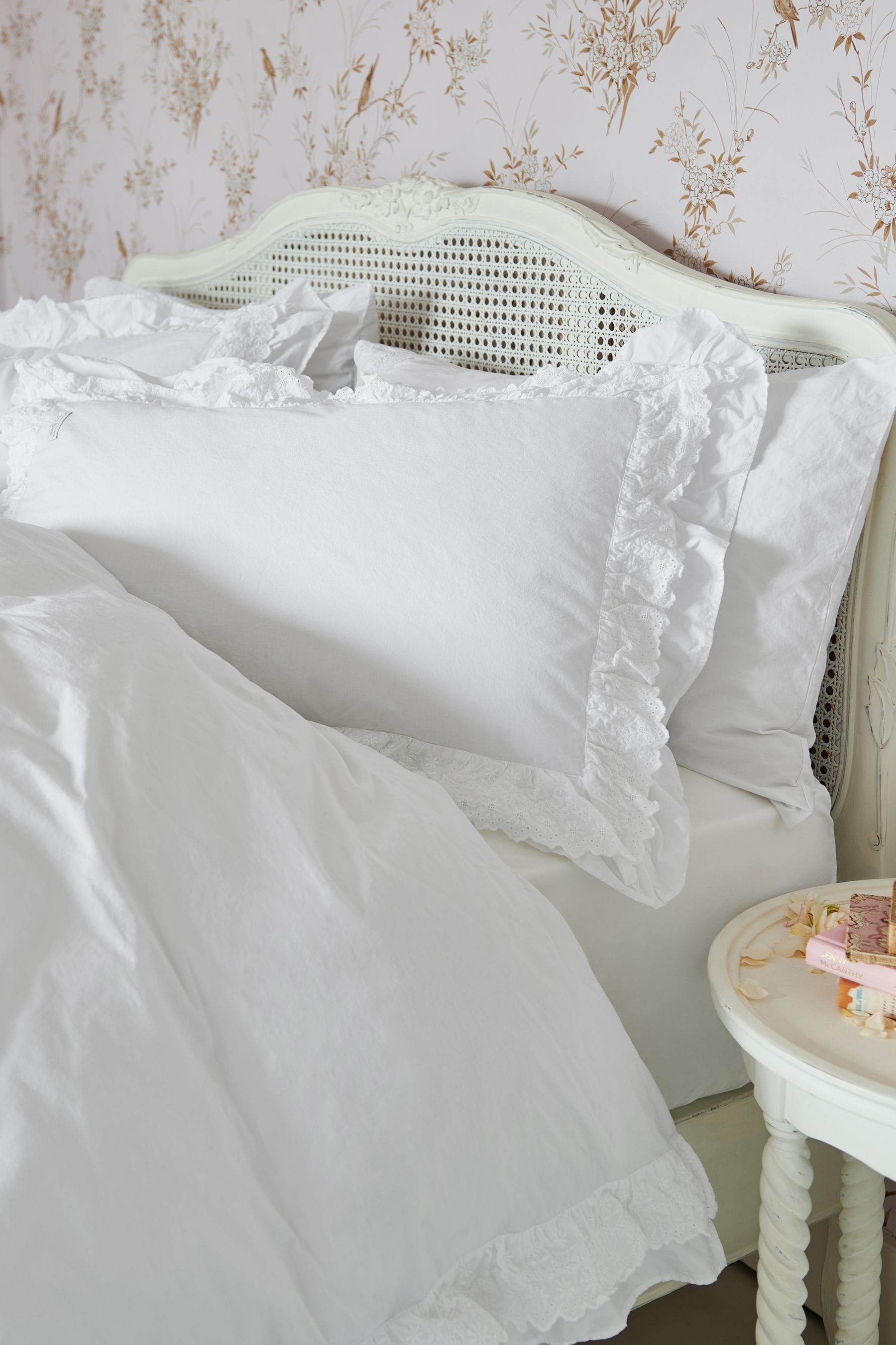 Shabby Chic by Rachel Ashwell White 200 Thread Count 100 Cotton Broderie Anglaise Ruffle Duvet Cover and Pillowcase Set